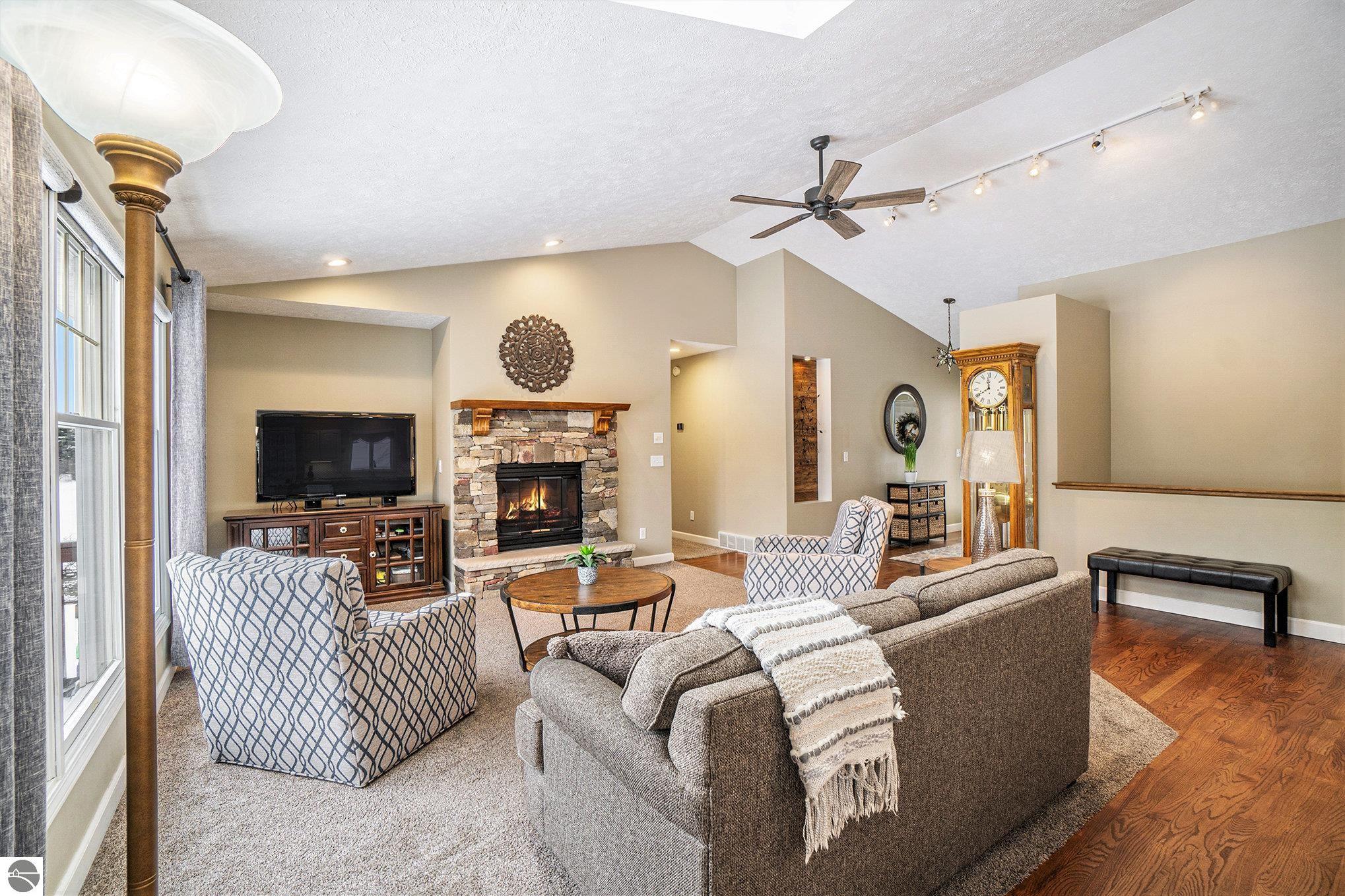 609 South Creek Court