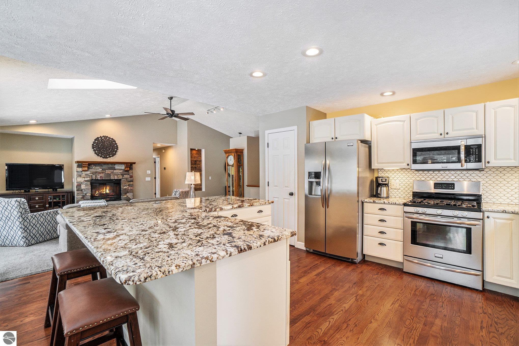 609 South Creek Court