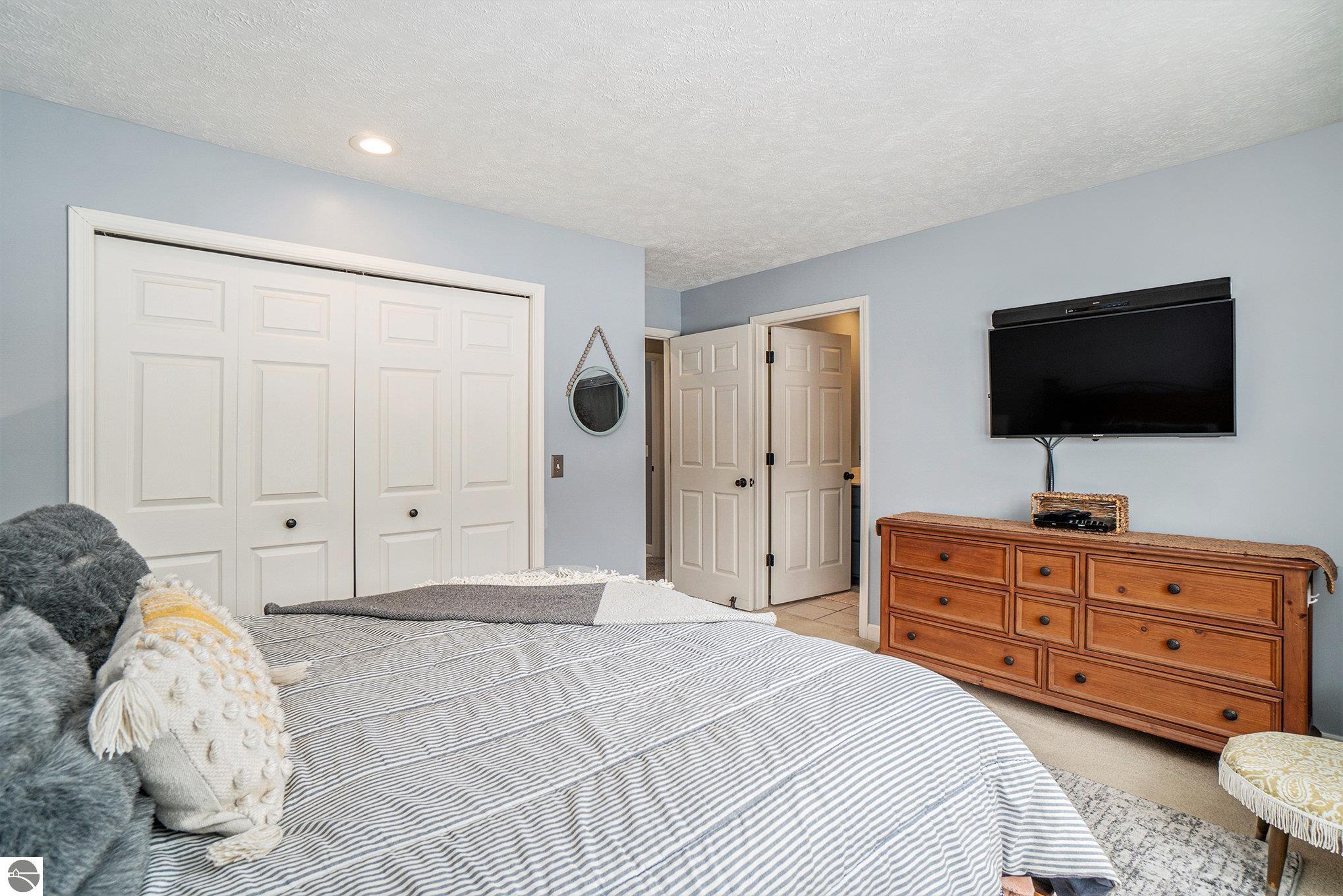 609 South Creek Court
