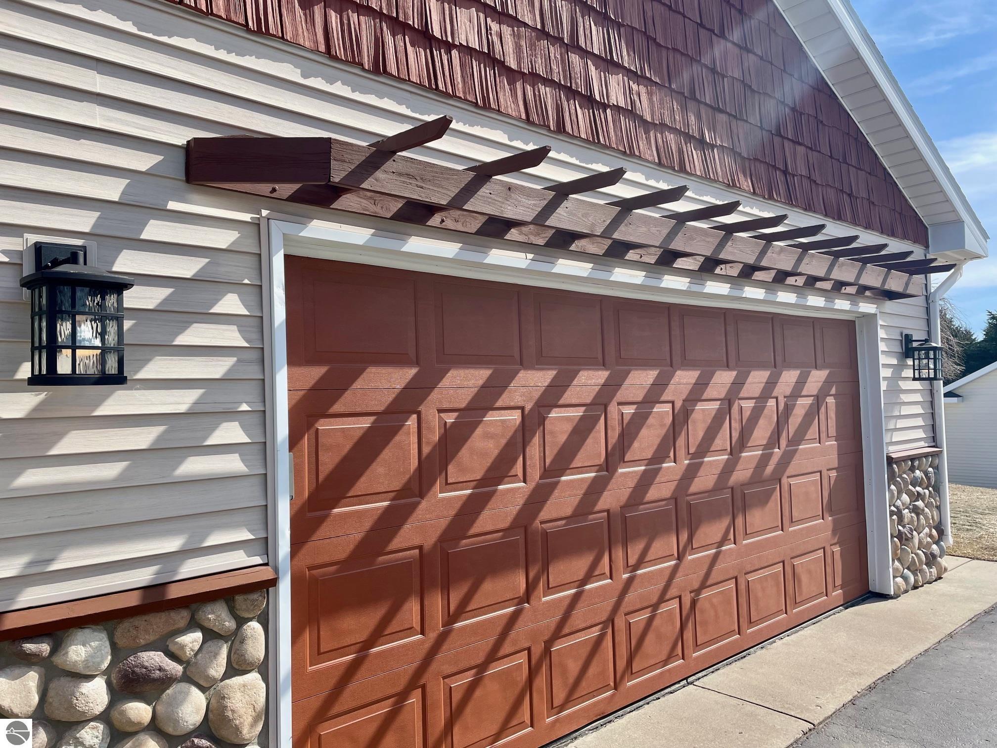 609 South Creek Court