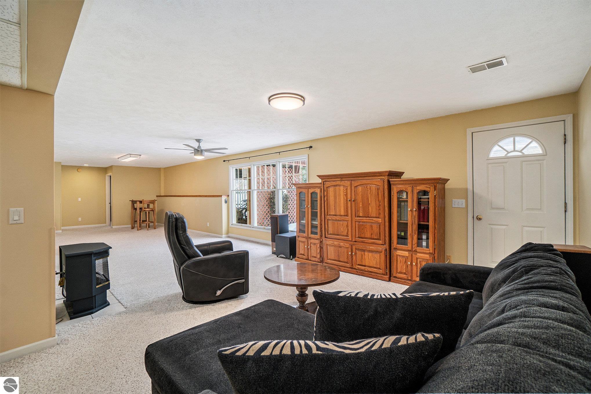 609 South Creek Court