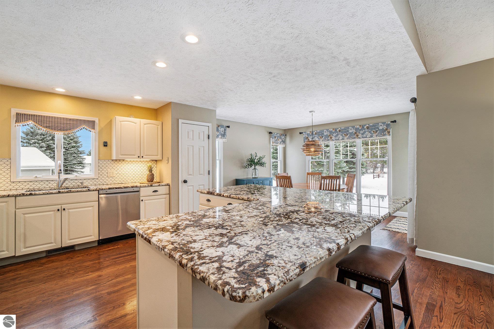 609 South Creek Court