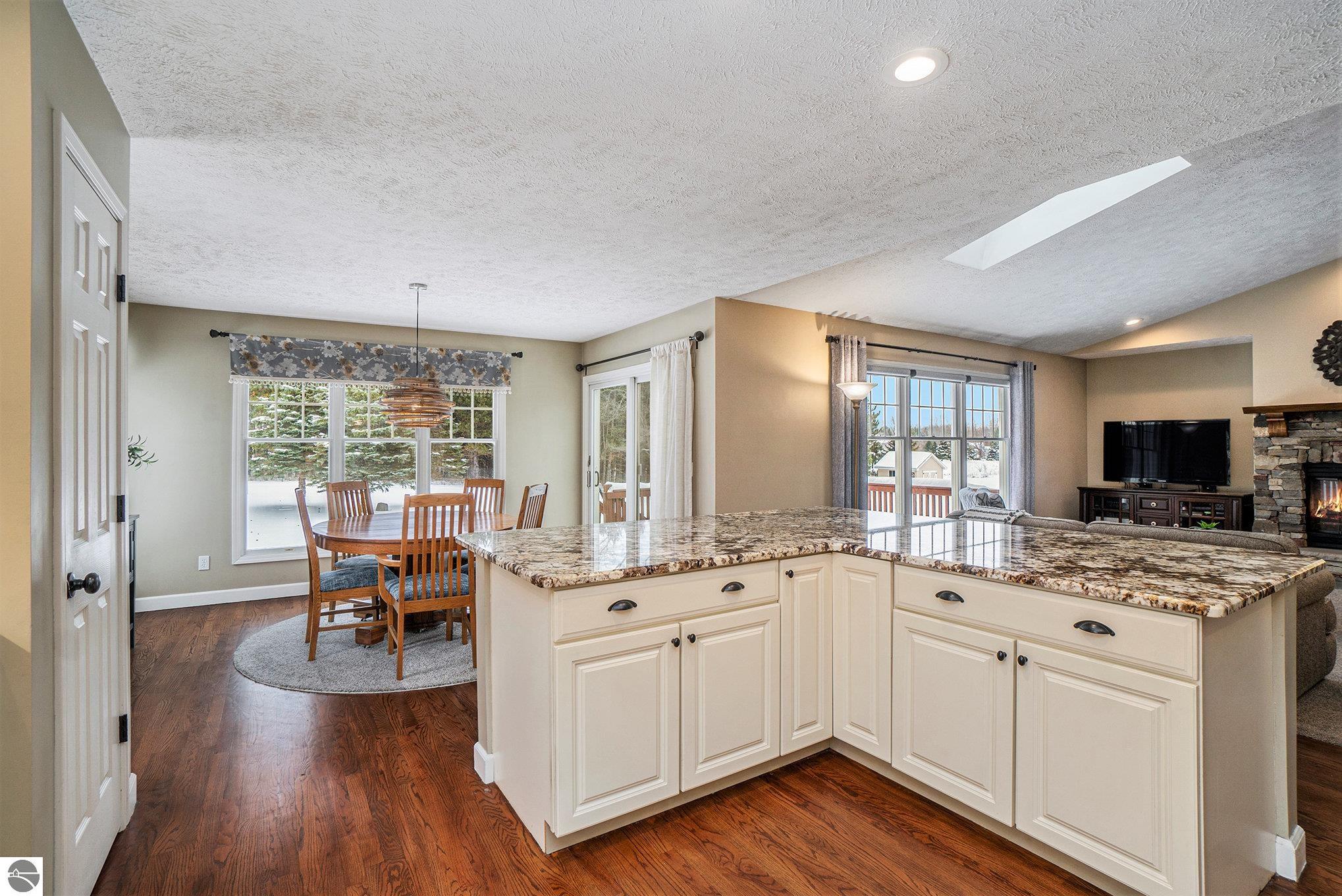 609 South Creek Court