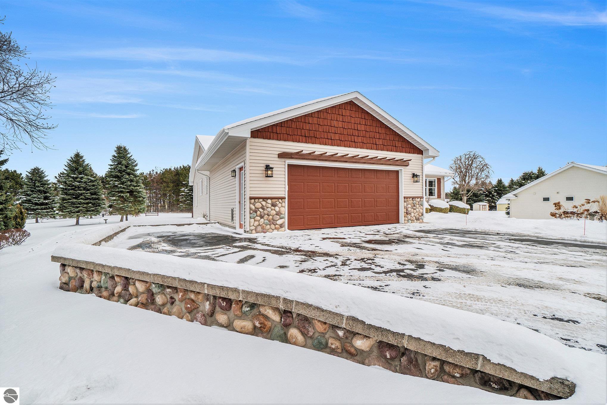 609 South Creek Court
