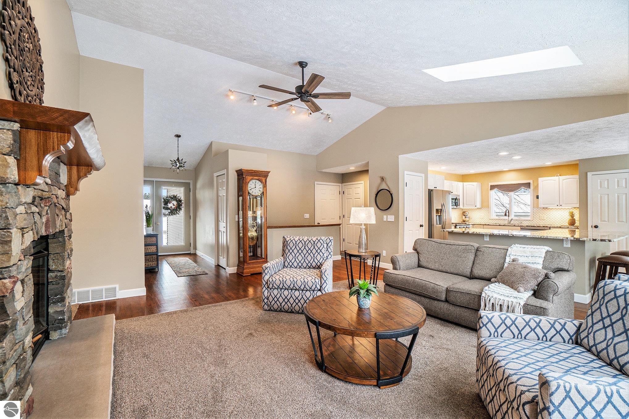 609 South Creek Court