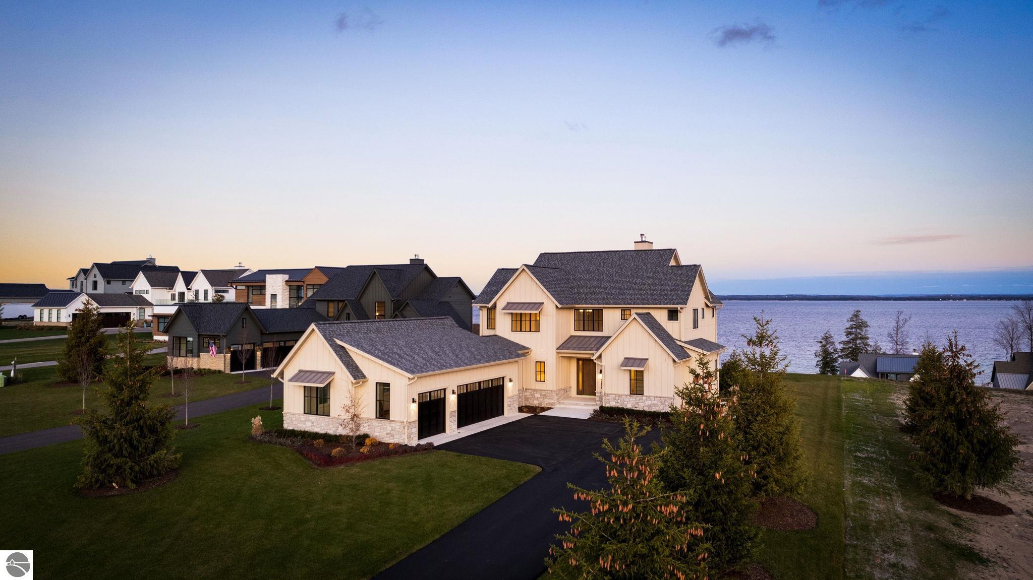 15678 Waters Edge