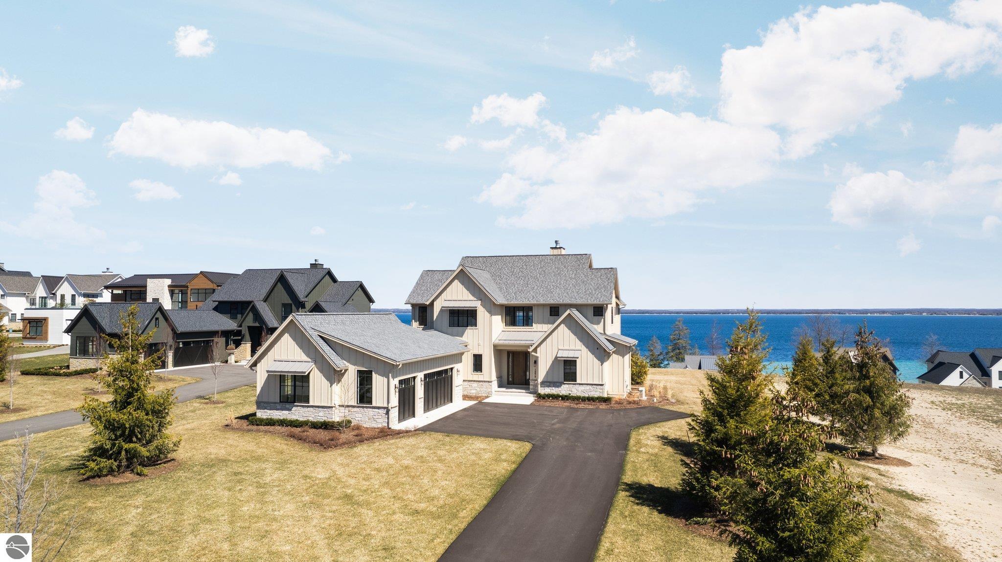 15678 Waters Edge