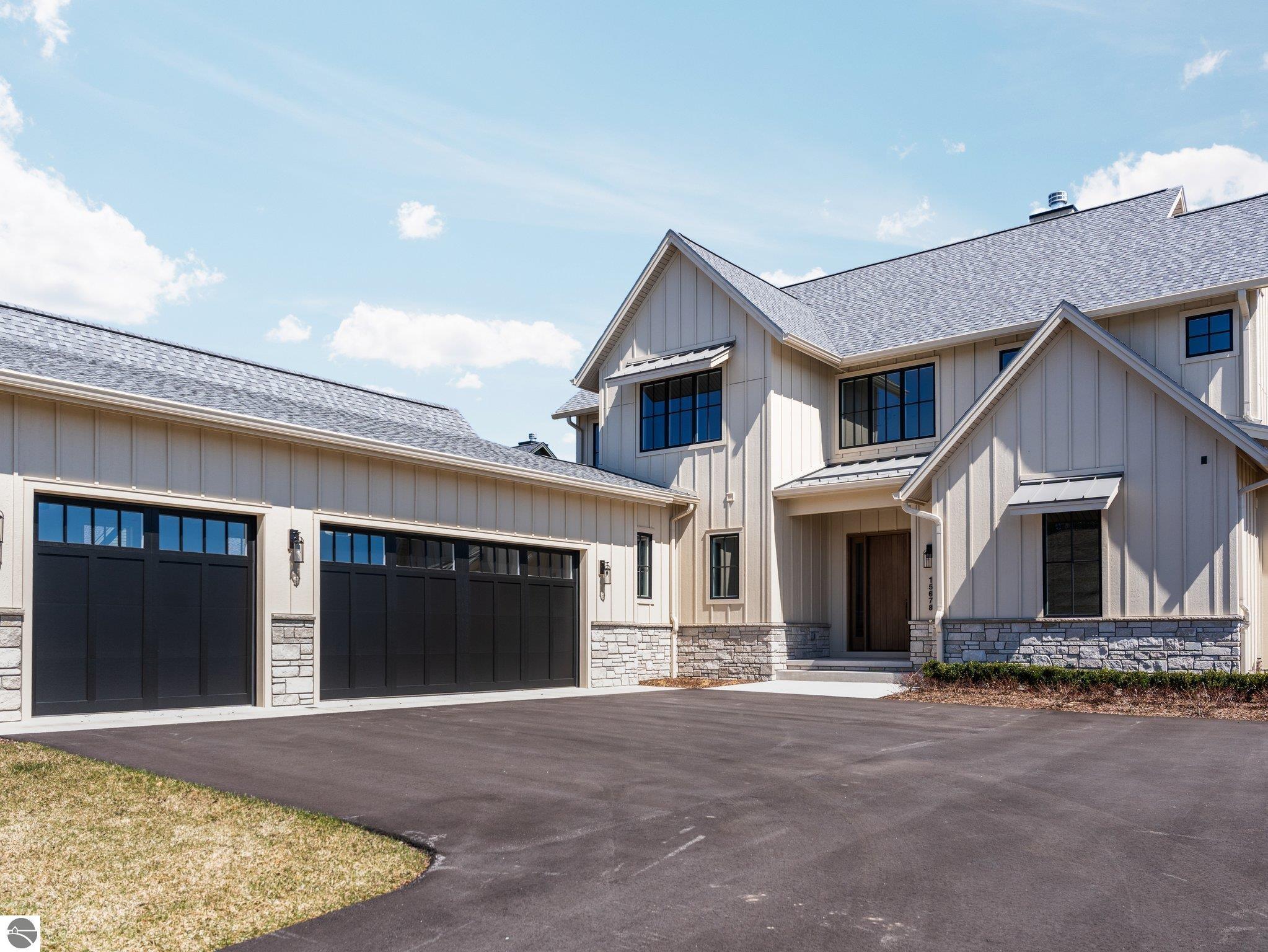 15678 Waters Edge