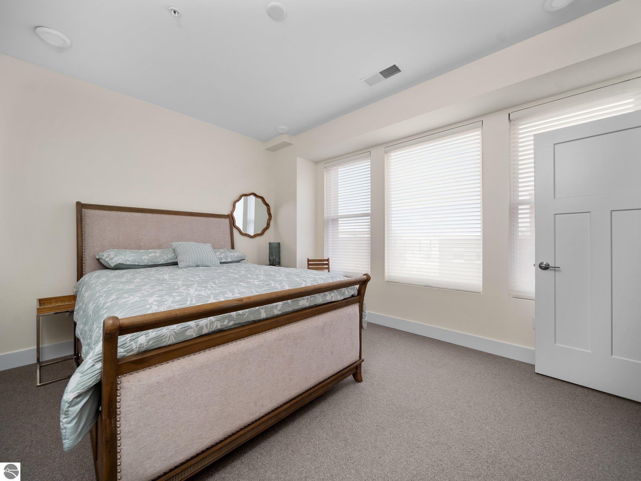 215 Washington Street # 2F