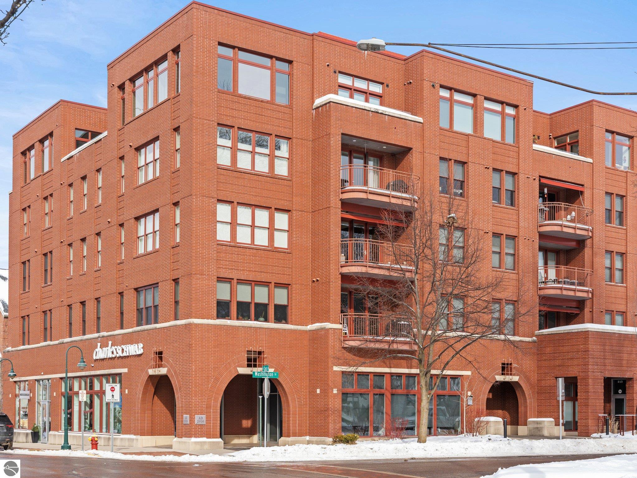 215 Washington Street # 2F