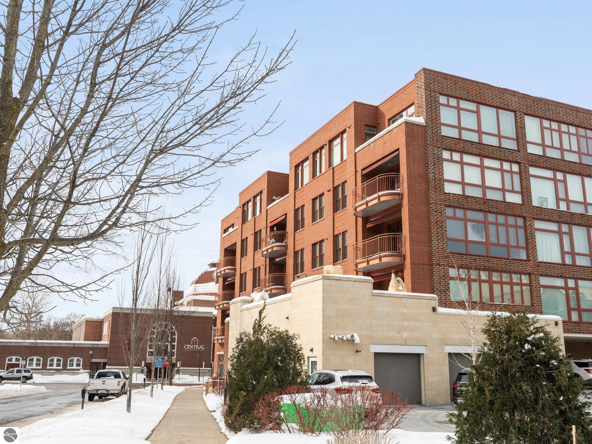 215 Washington Street # 2F