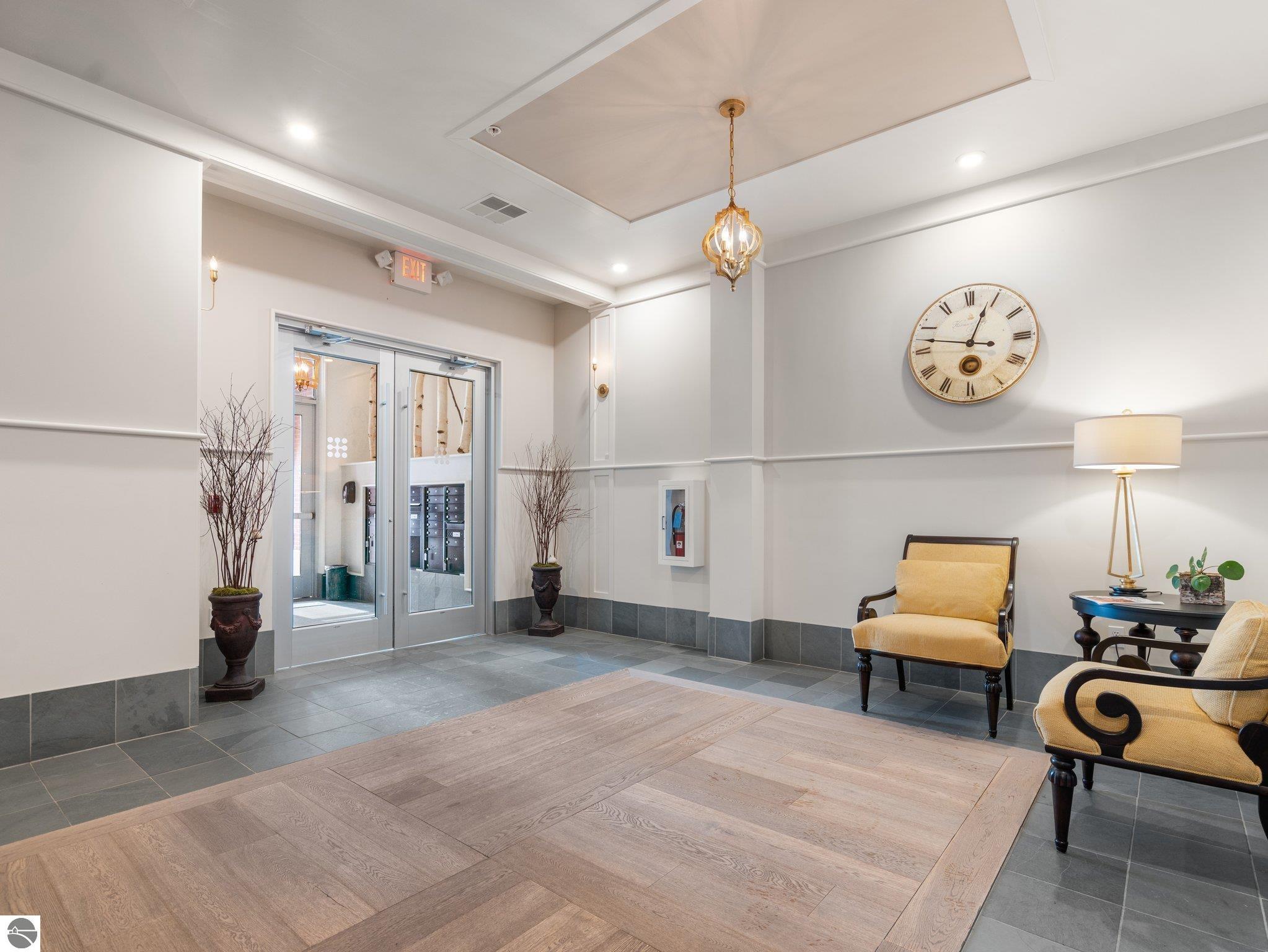 215 Washington Street # 2F