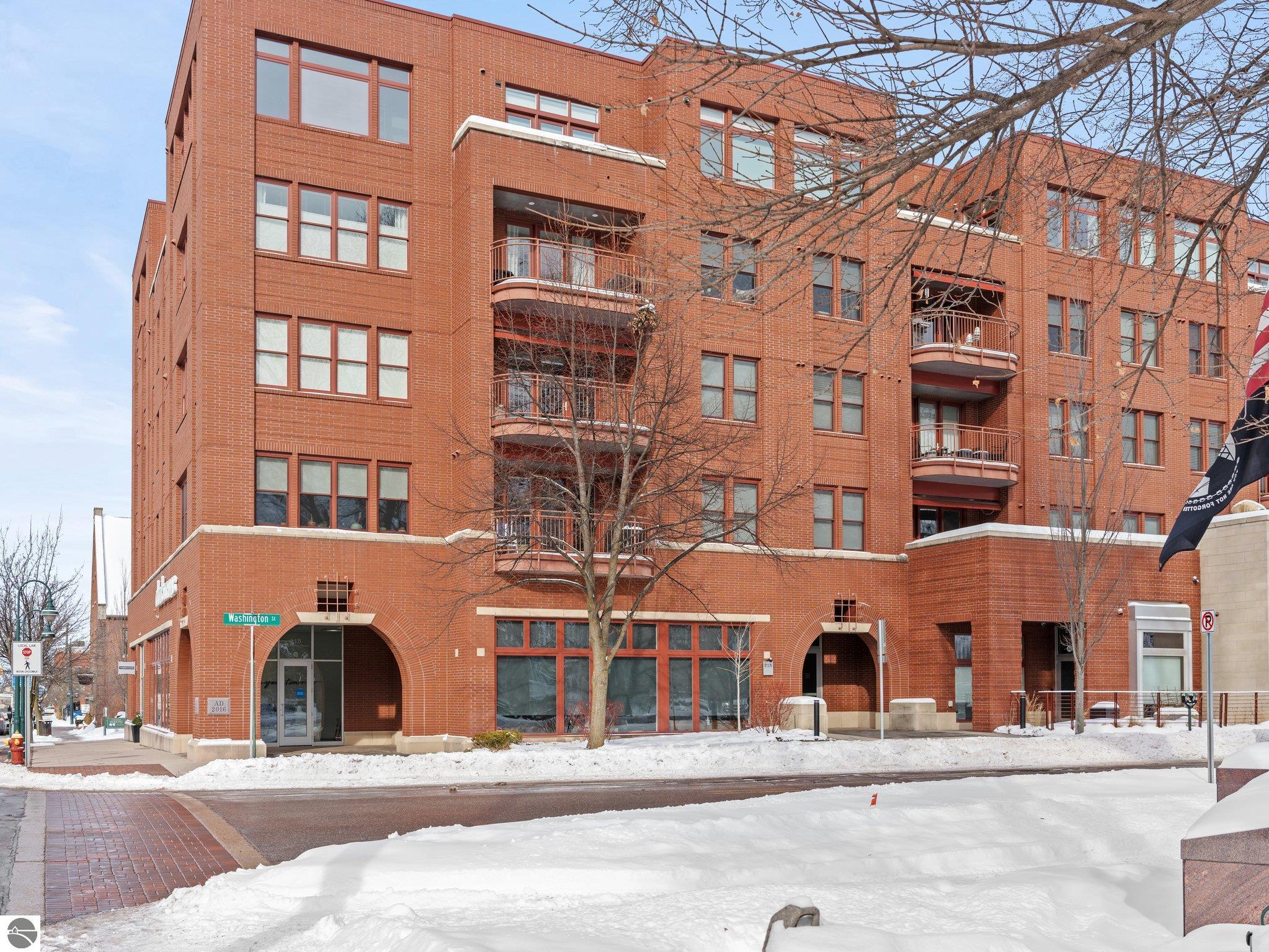 215 Washington Street # 2F