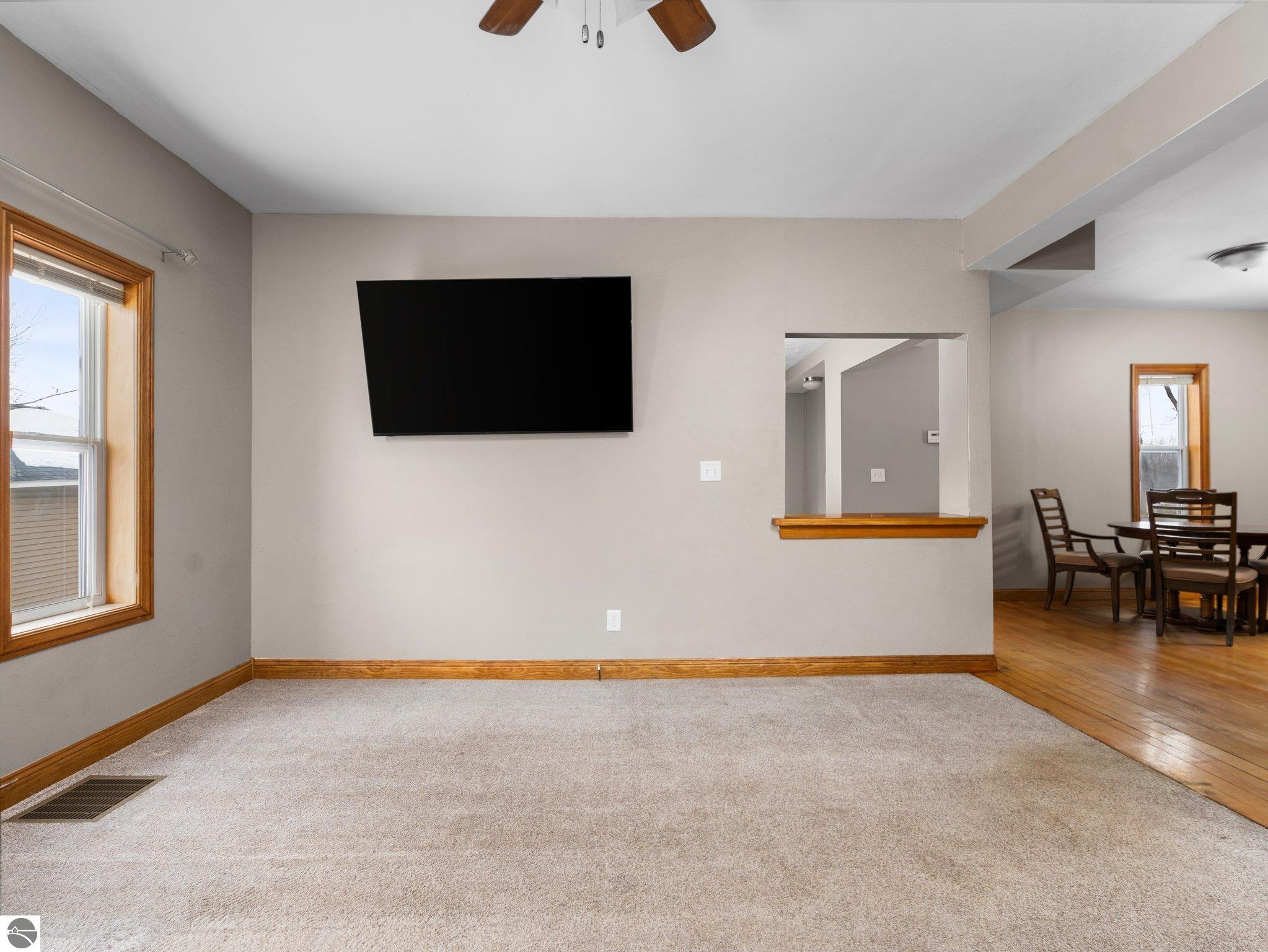 2915 E Hammond