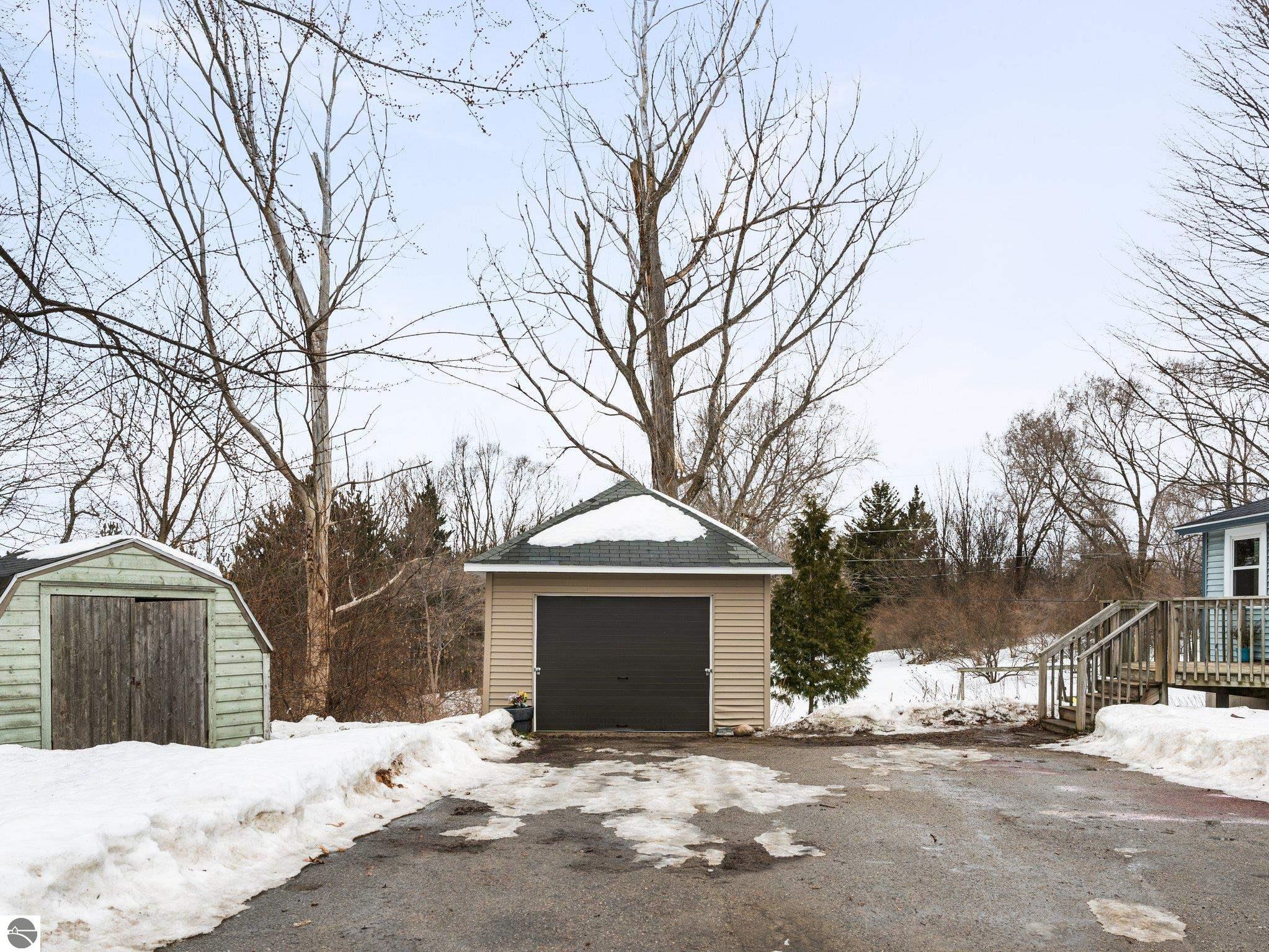2915 E Hammond