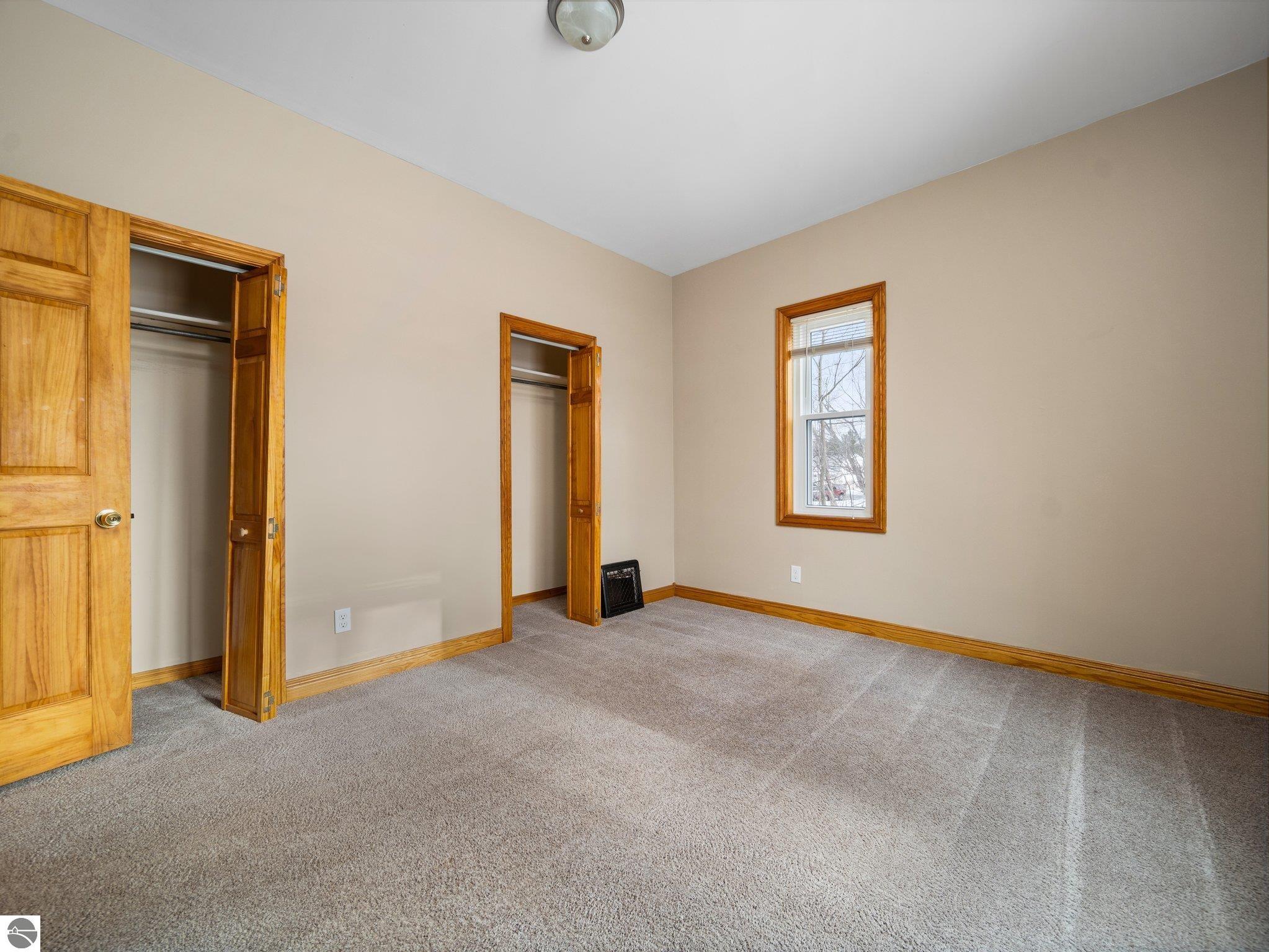 2915 E Hammond