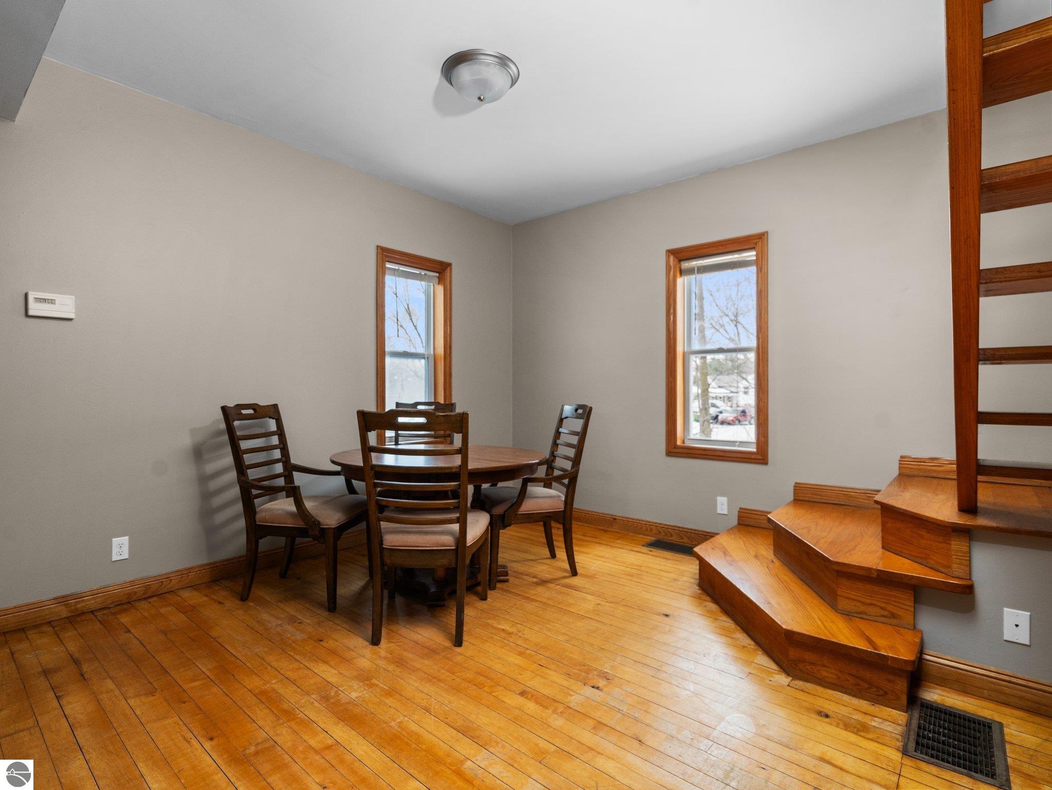 2915 E Hammond