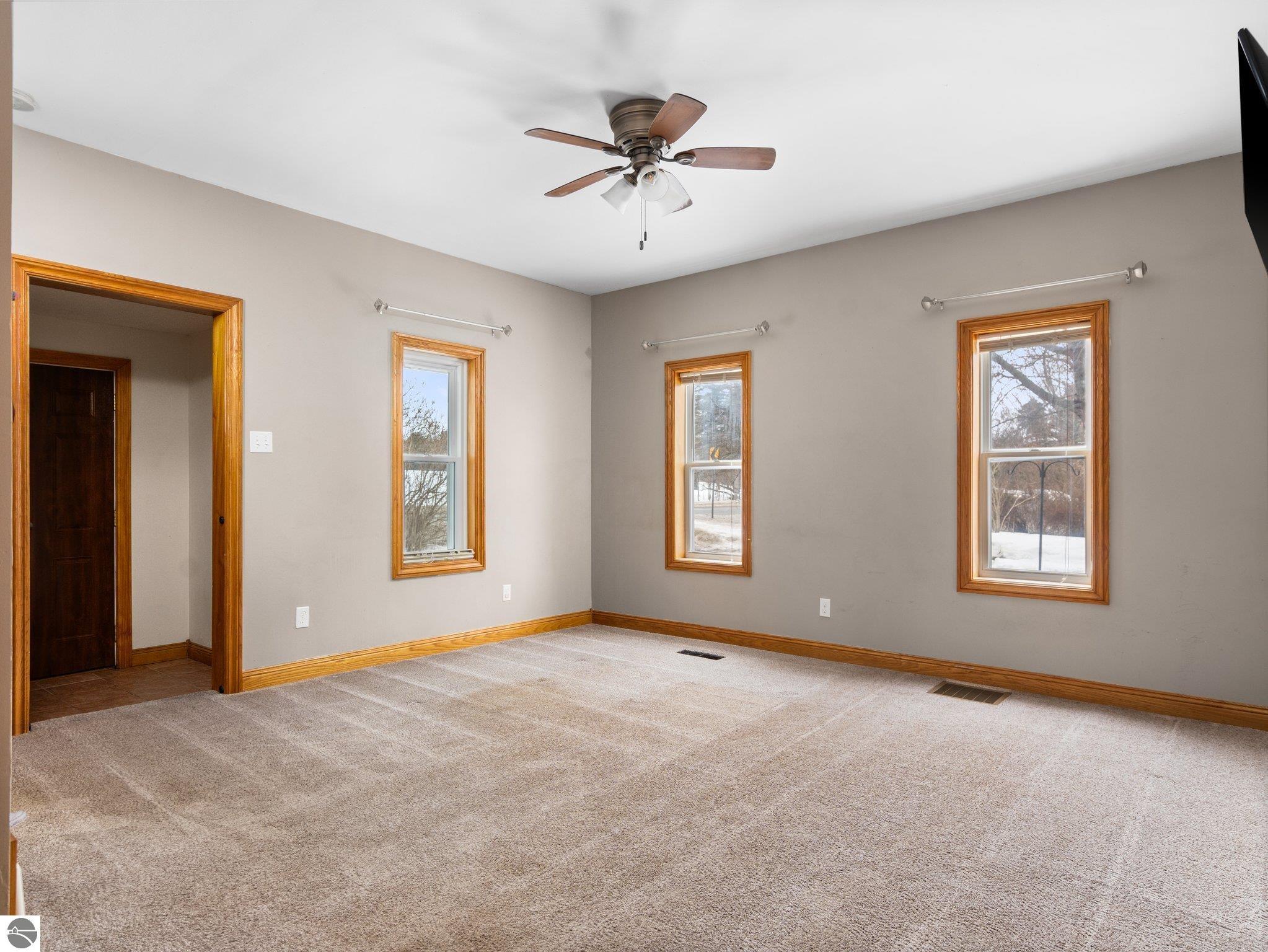 2915 E Hammond