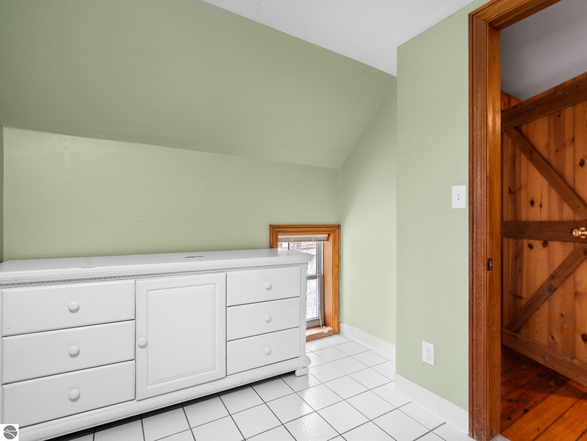 2915 E Hammond