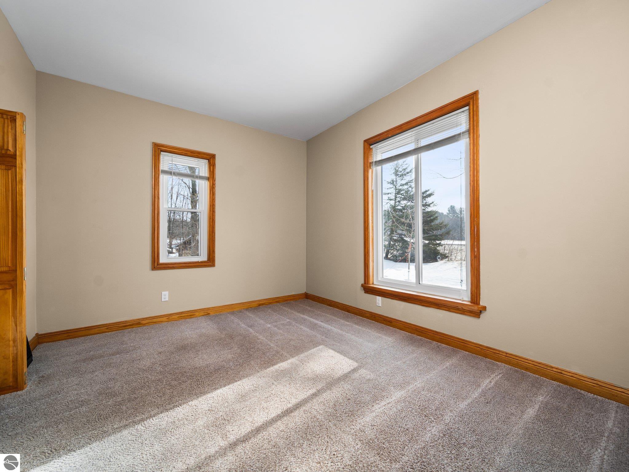 2915 E Hammond