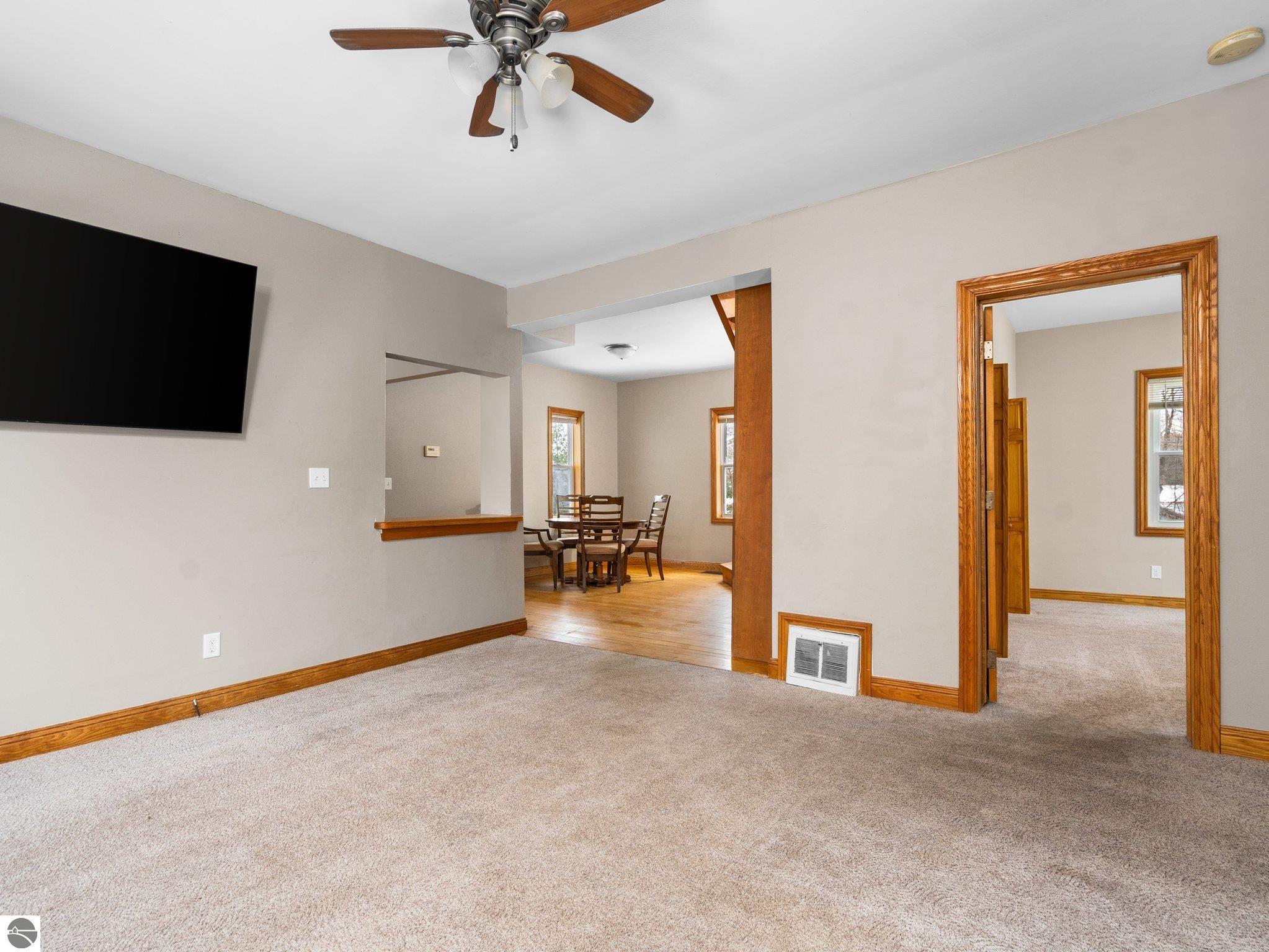 2915 E Hammond