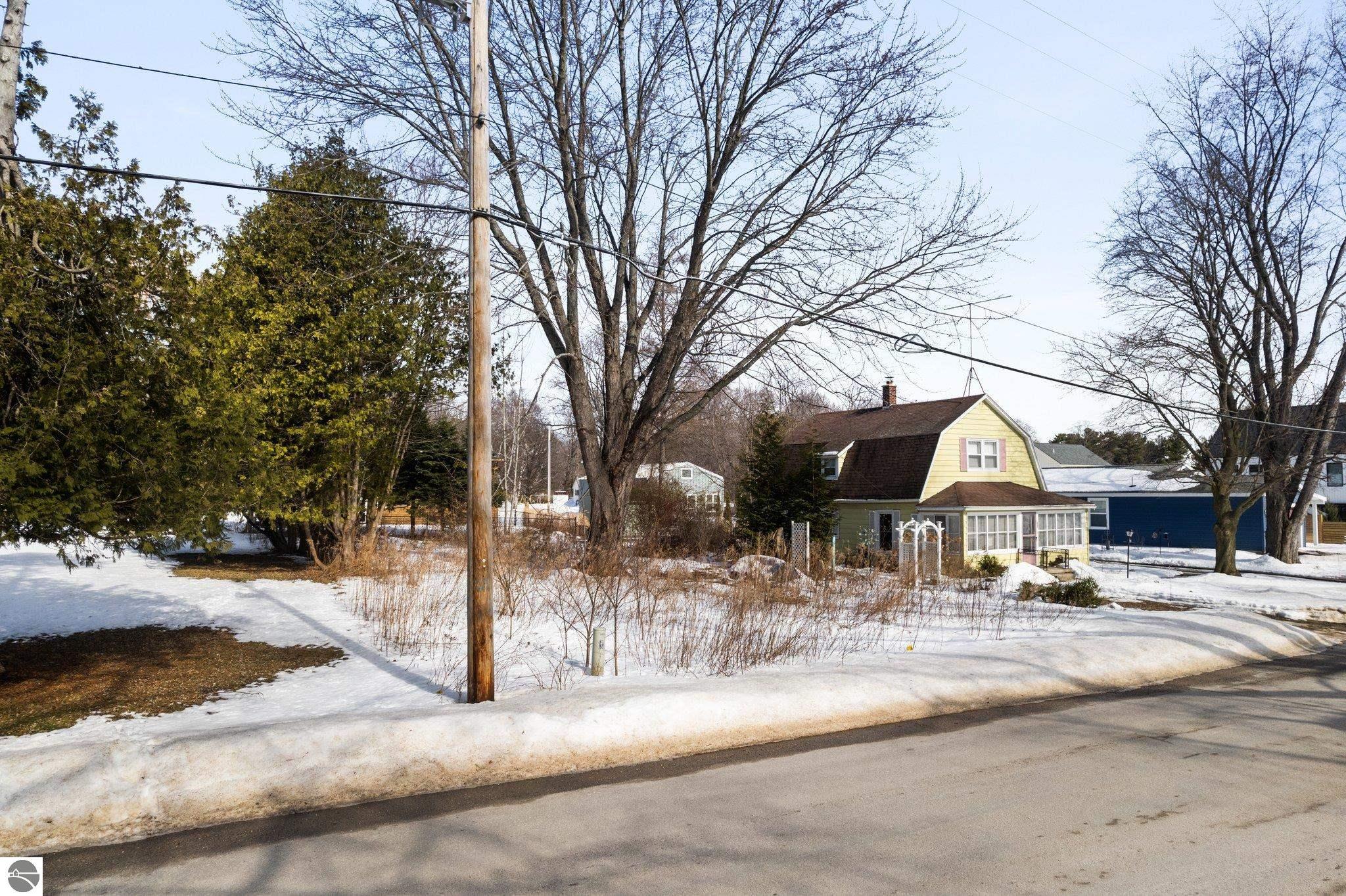 00 E Fifth Street