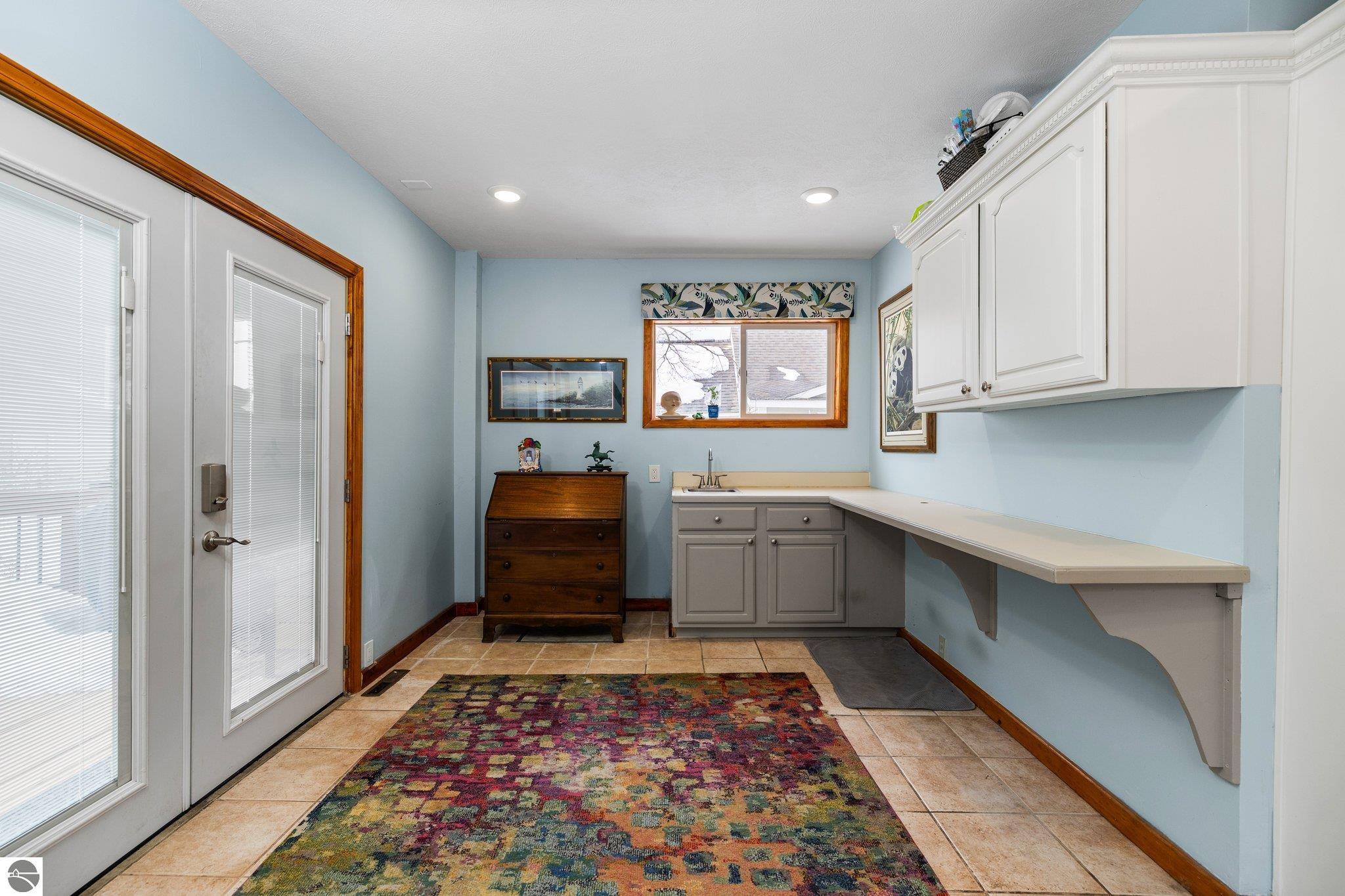 425 W Ninth Street