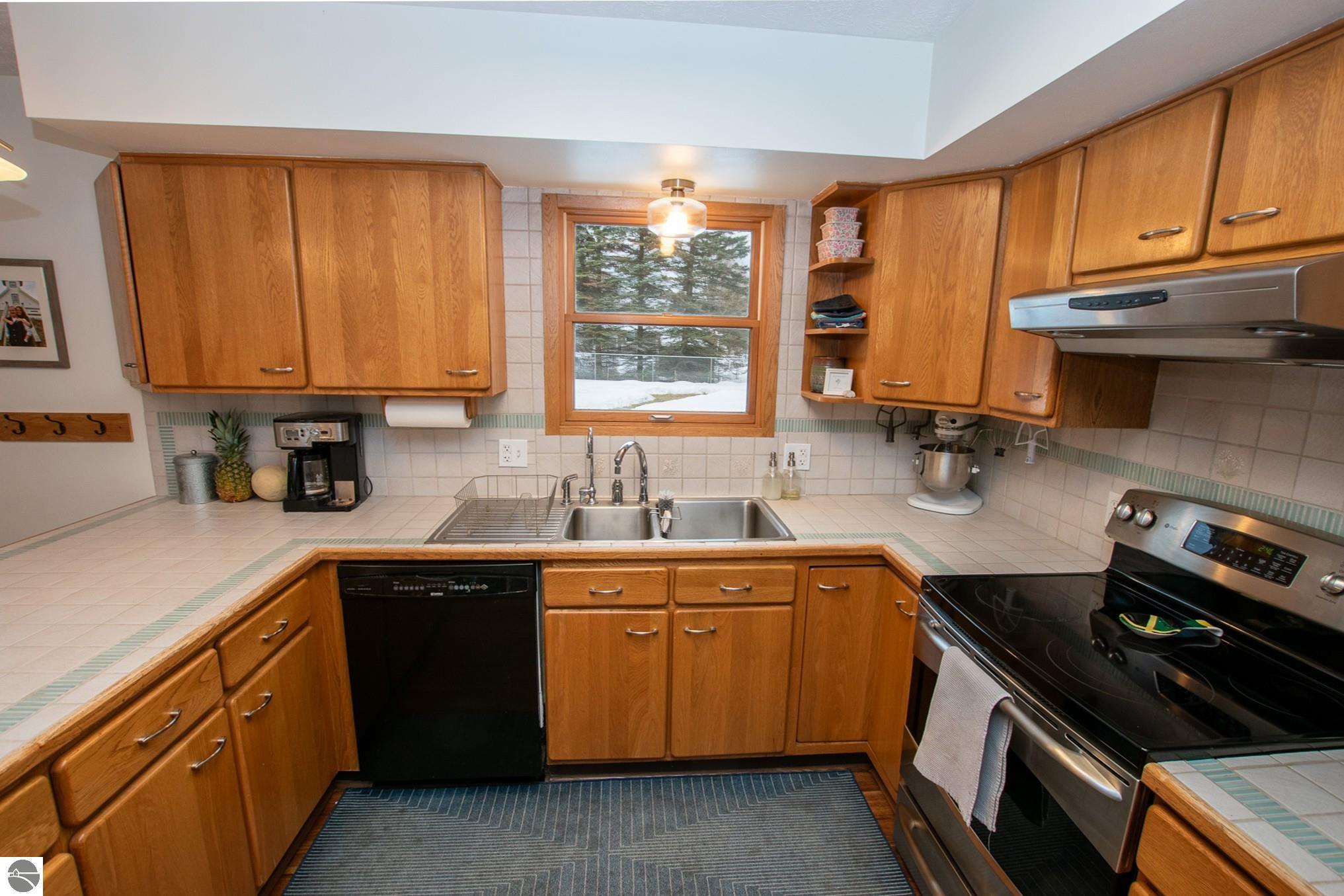 10017 E Lakeview Hills Road