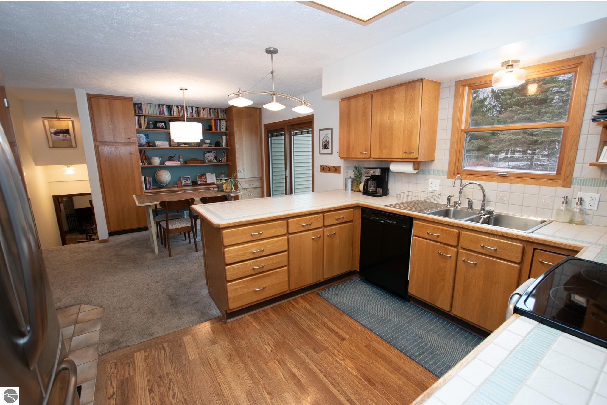 10017 E Lakeview Hills Road