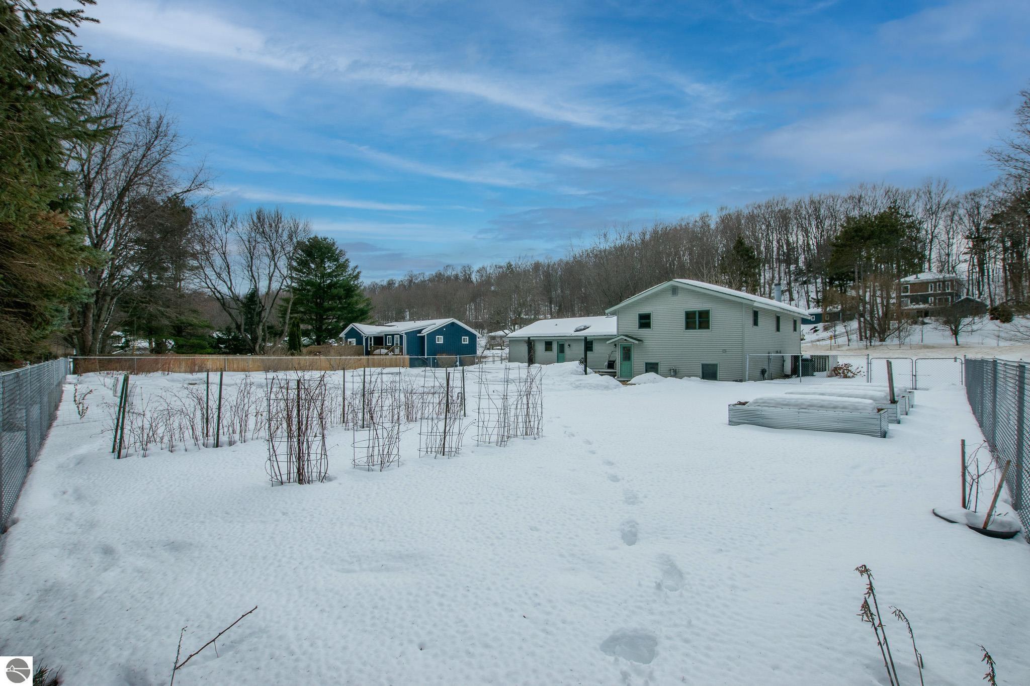 10017 E Lakeview Hills Road