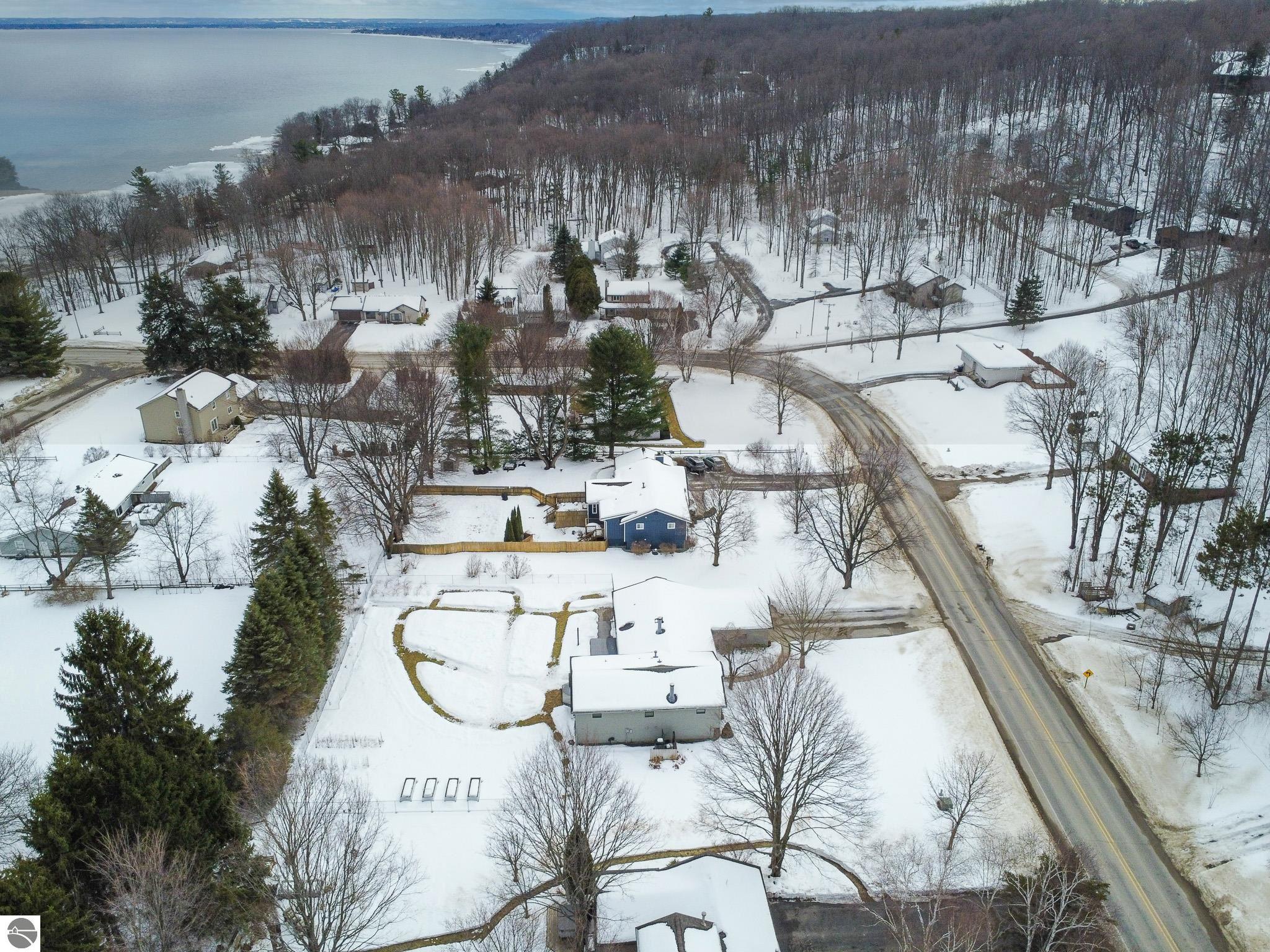 10017 E Lakeview Hills Road