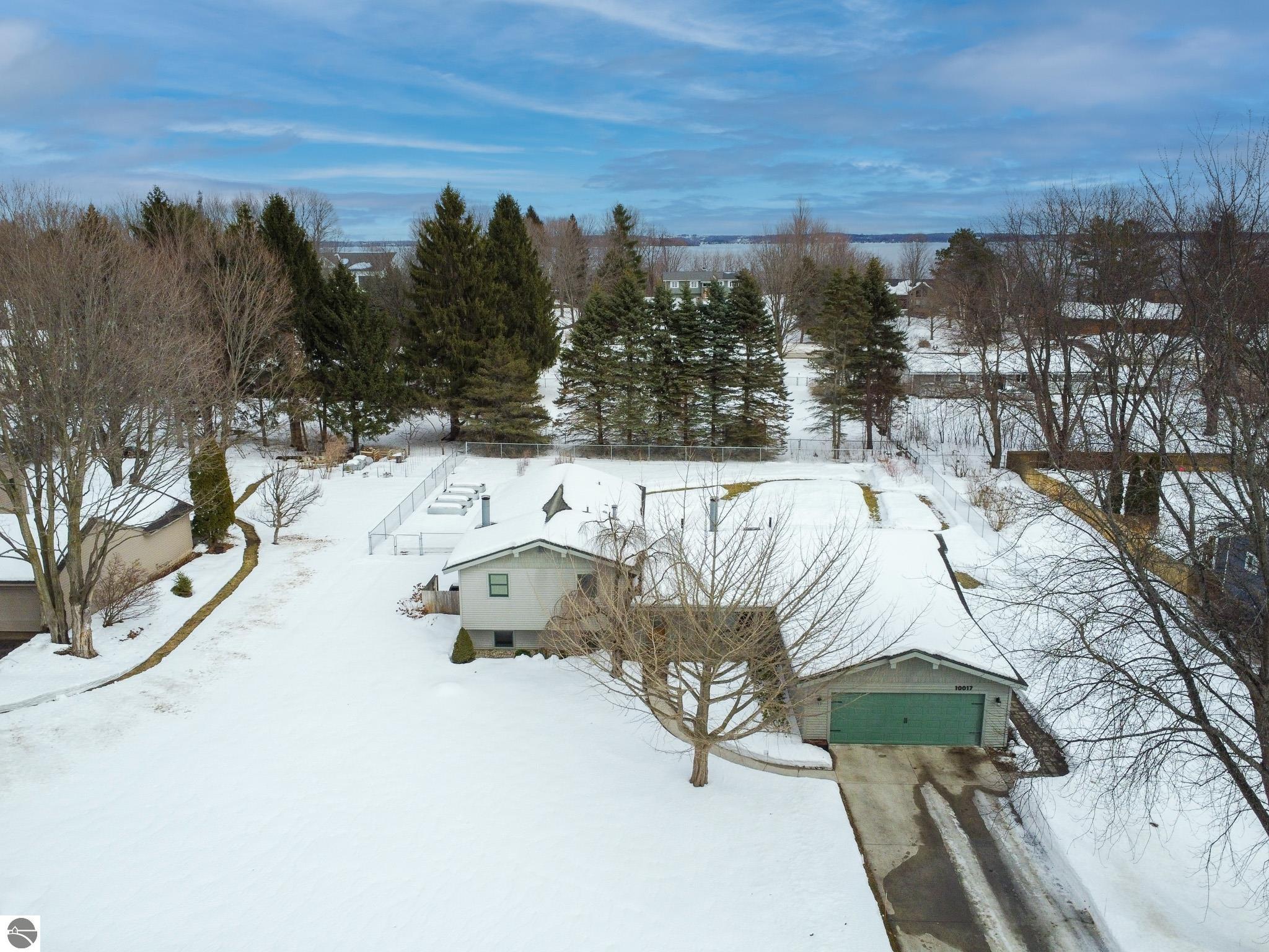10017 E Lakeview Hills Road
