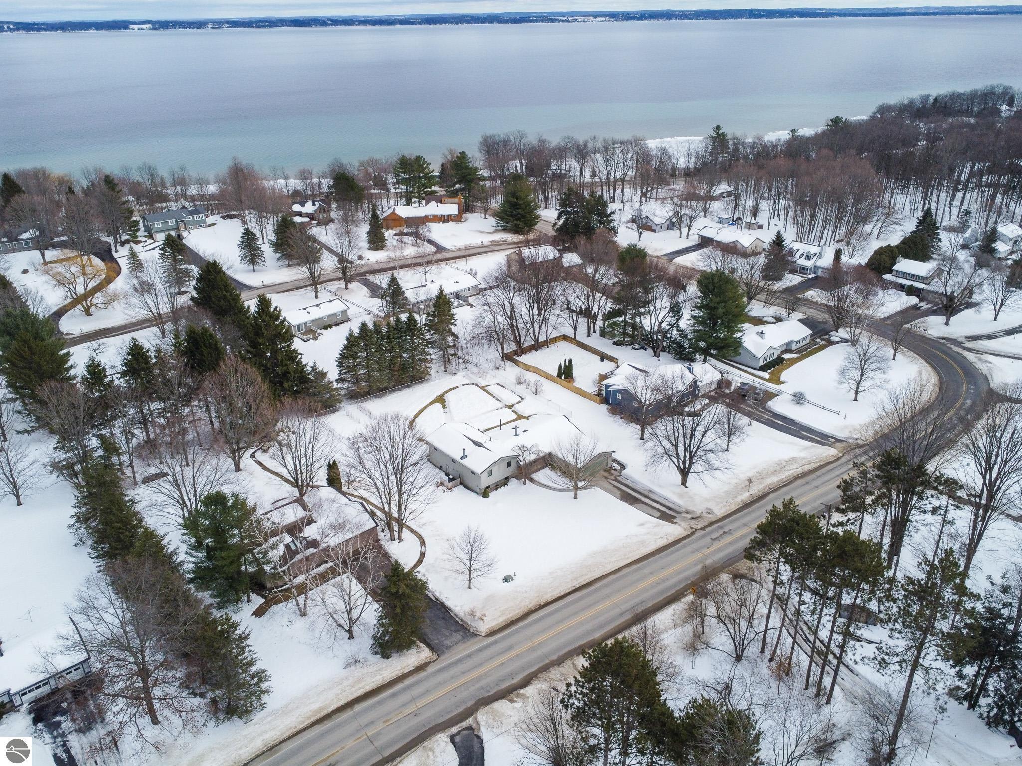 10017 E Lakeview Hills Road
