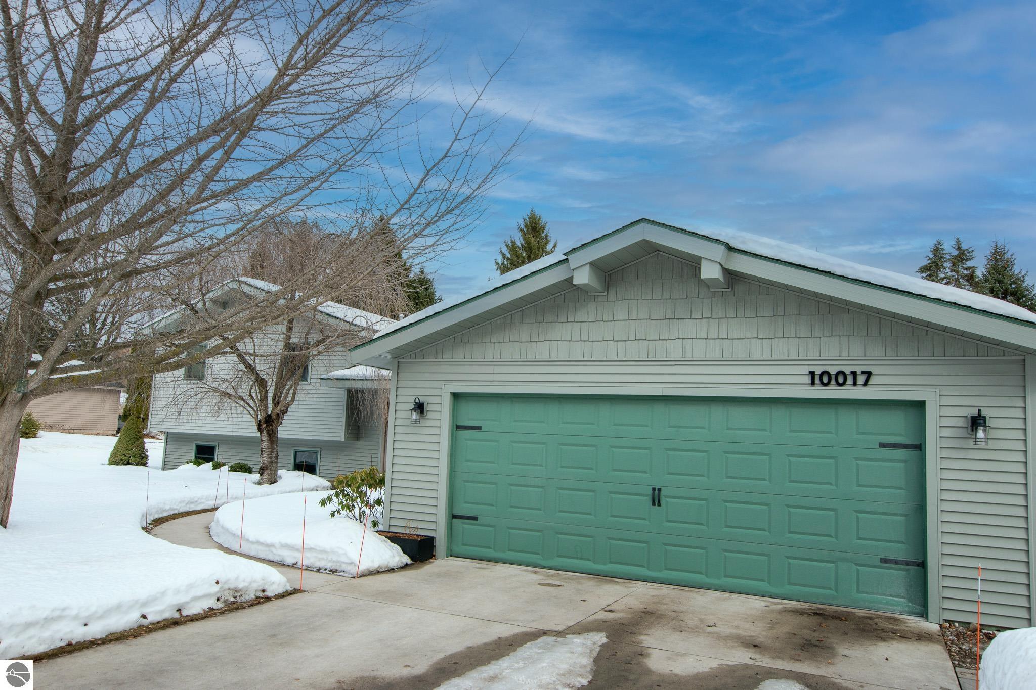 10017 E Lakeview Hills Road