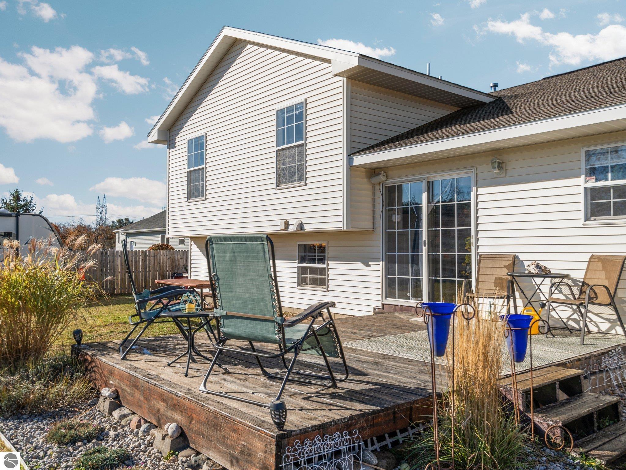 2433 Woodcock Lane