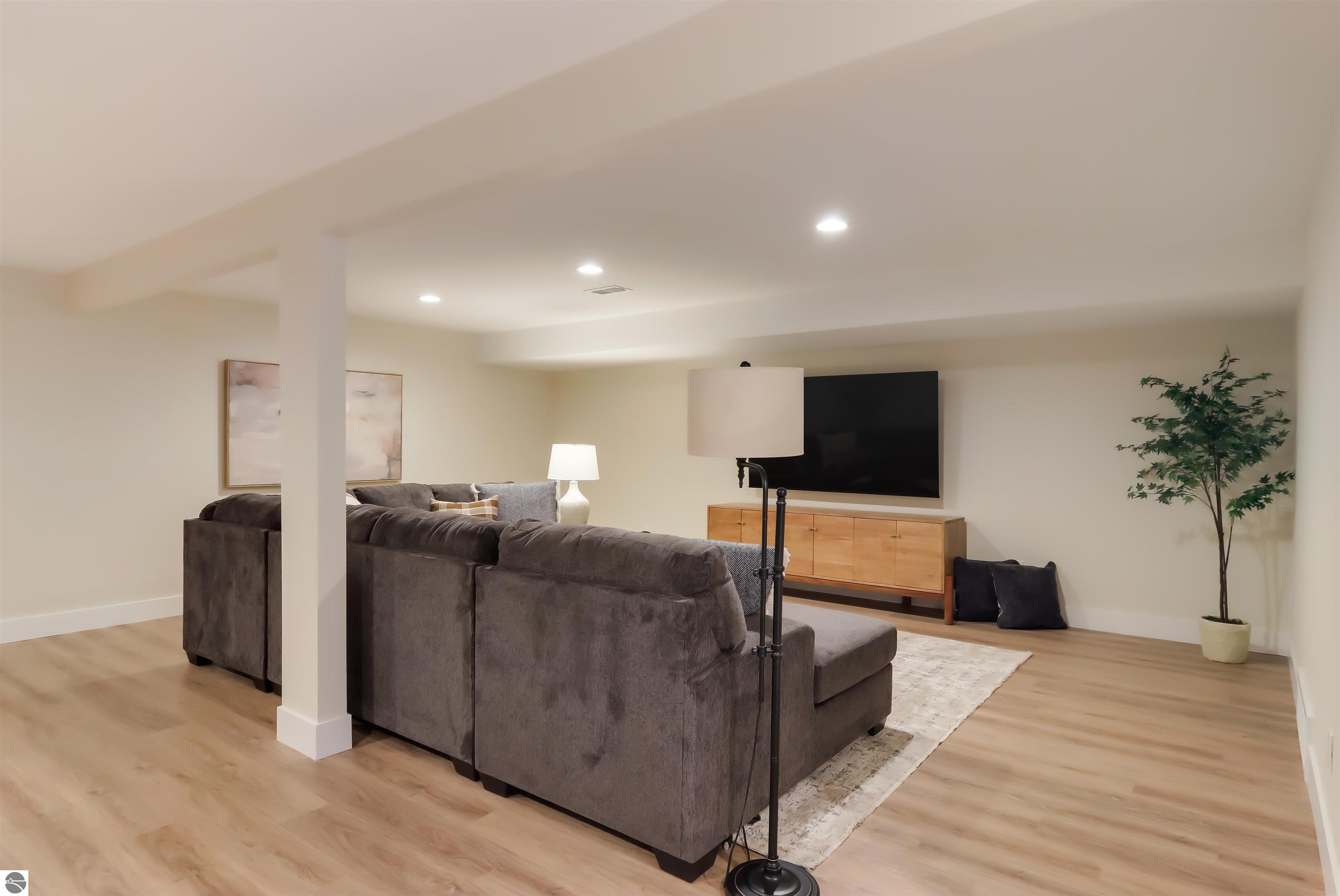 1737 Linden Avenue # 16