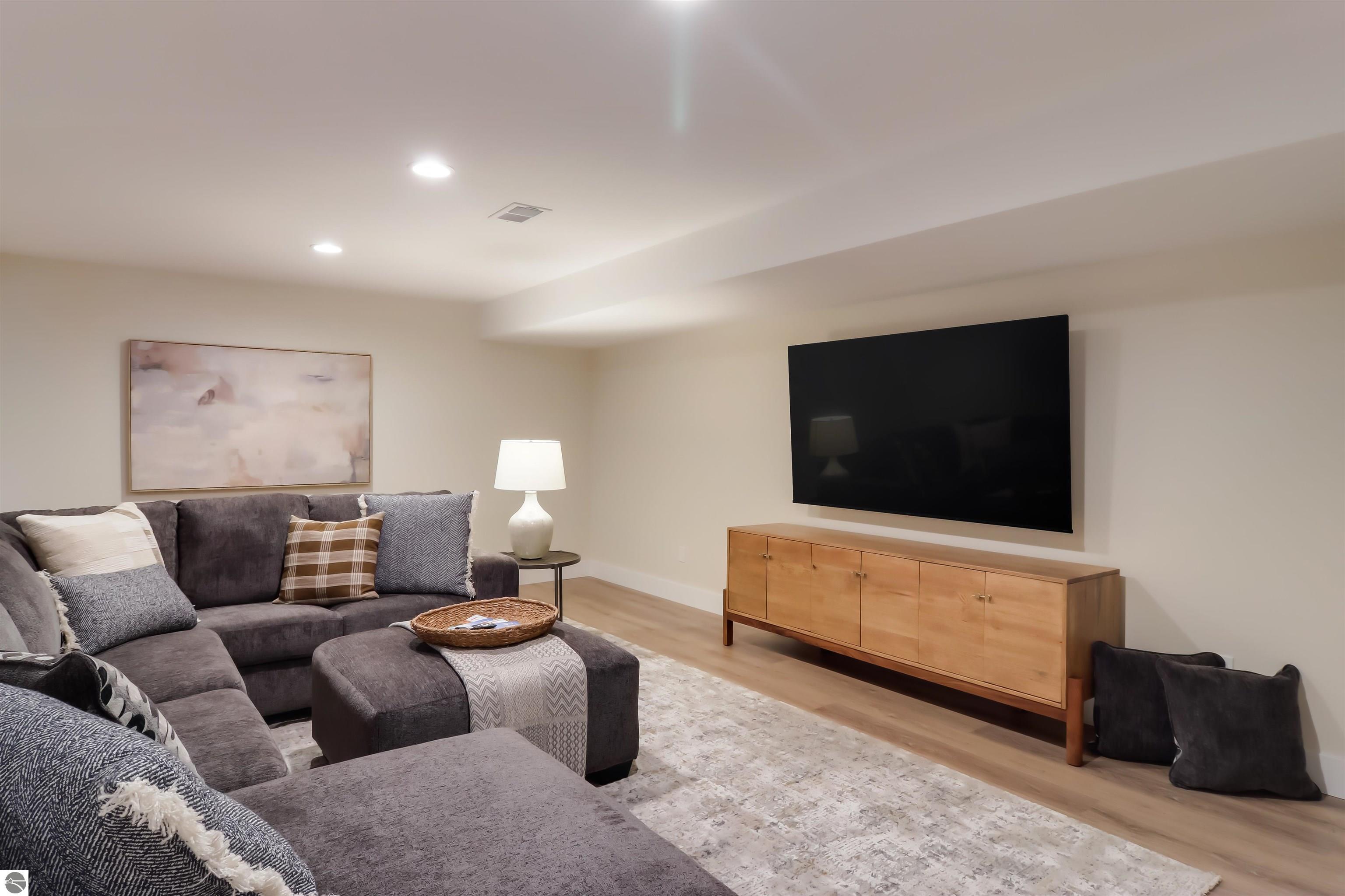 1737 Linden Avenue # 16