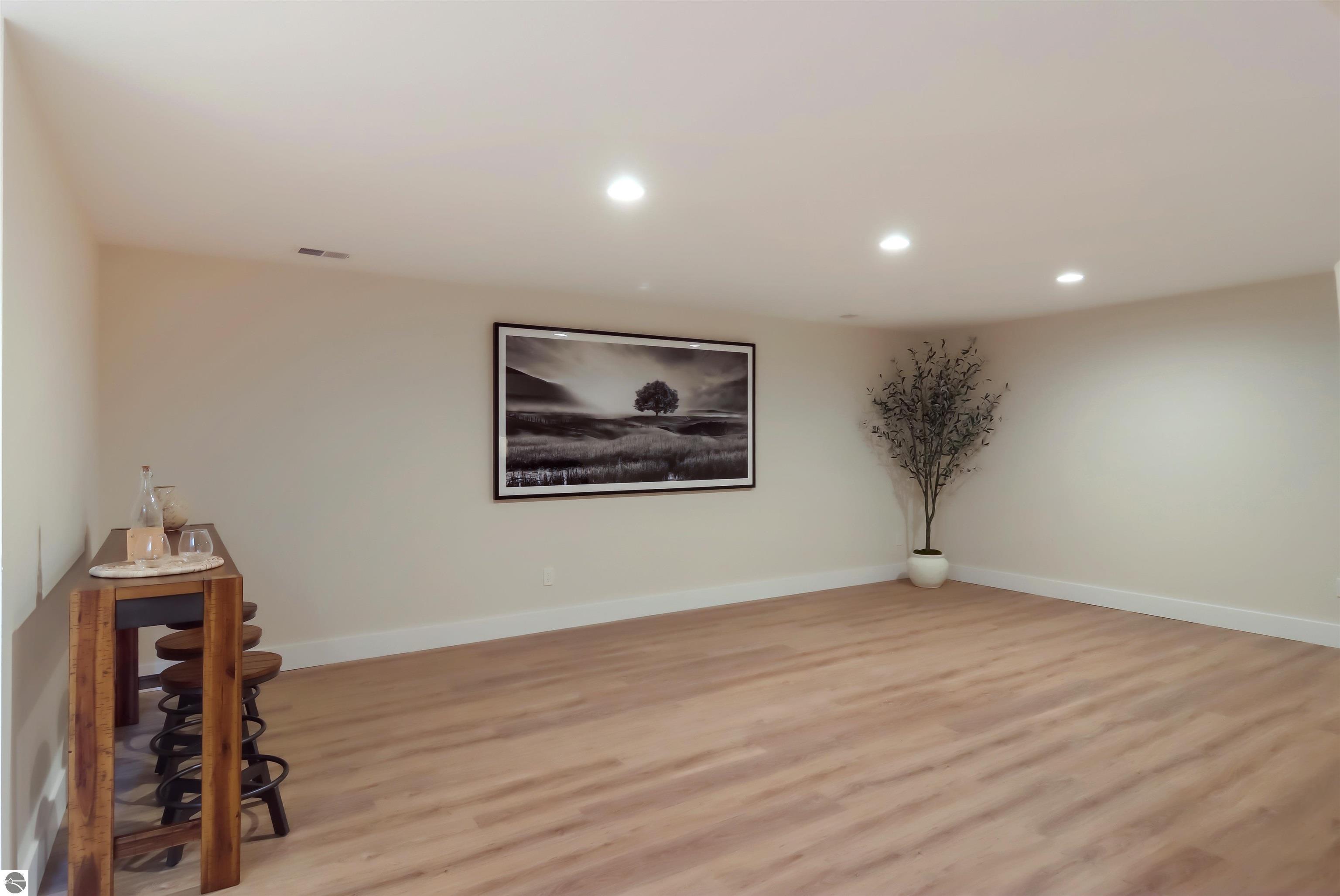 1737 Linden Avenue # 16