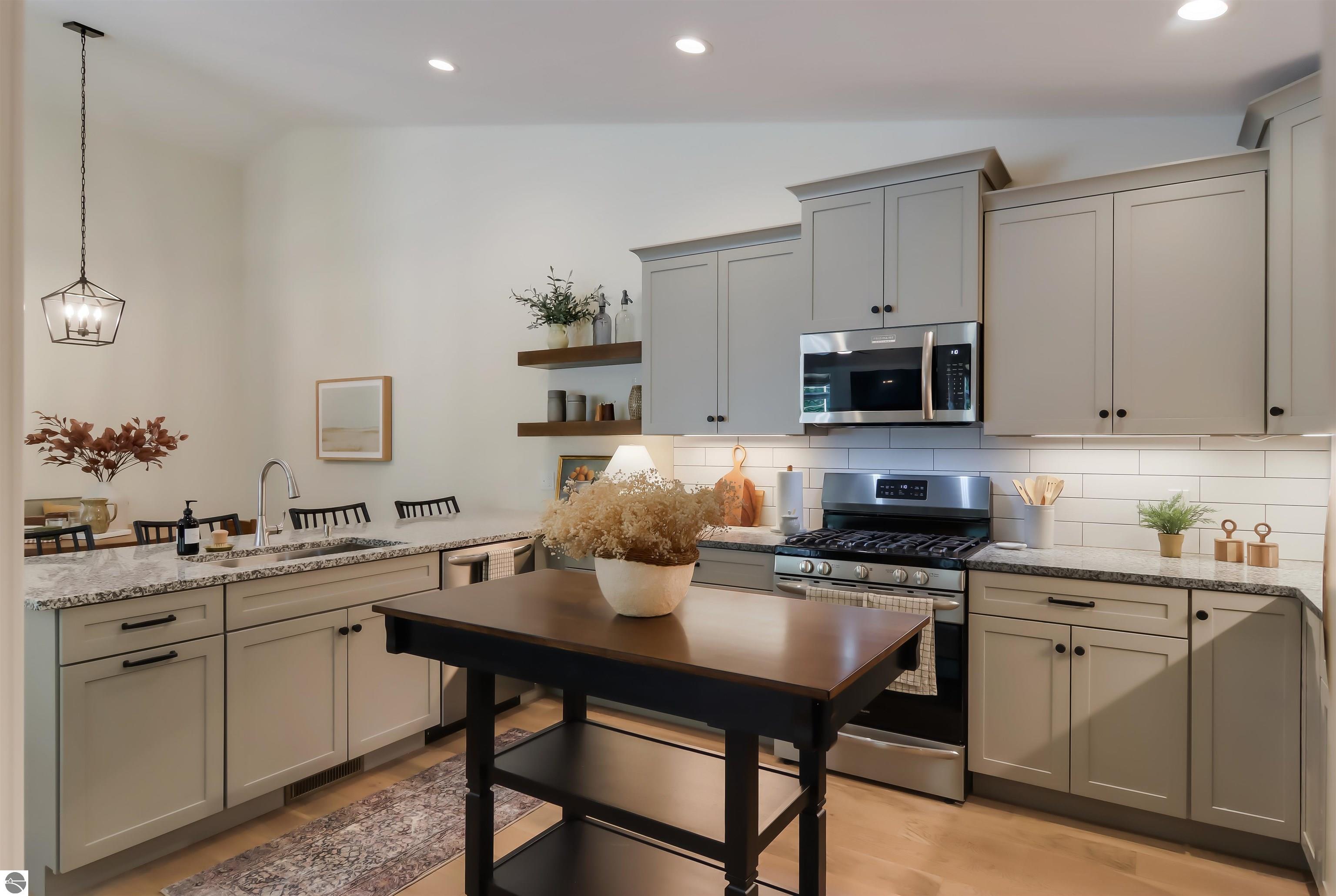 1737 Linden Avenue # 16