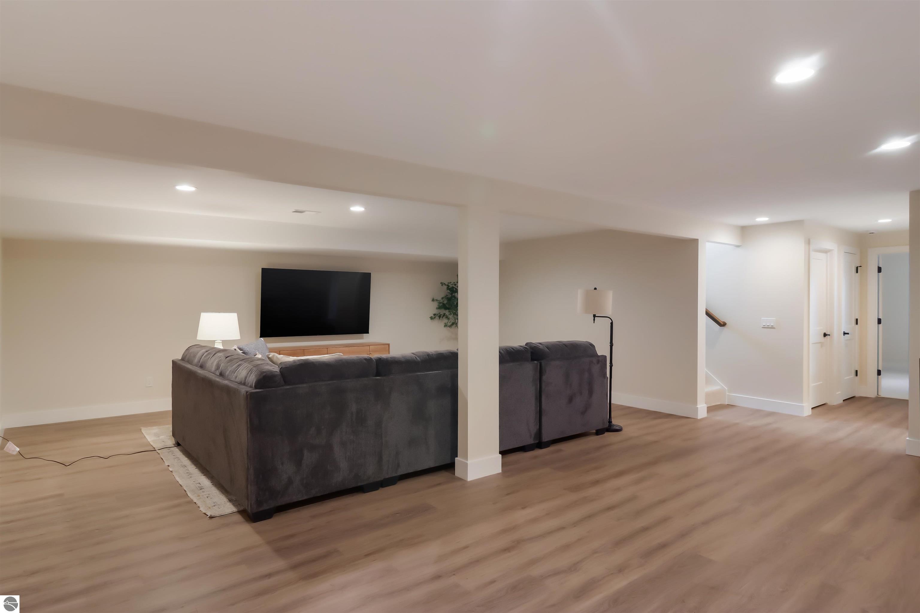 1737 Linden Avenue # 16