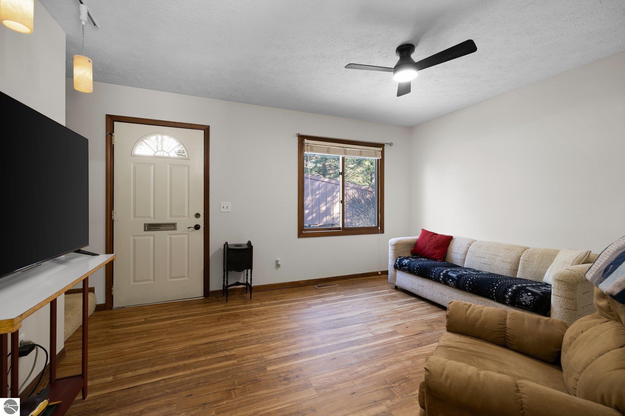 3861 E Hammond