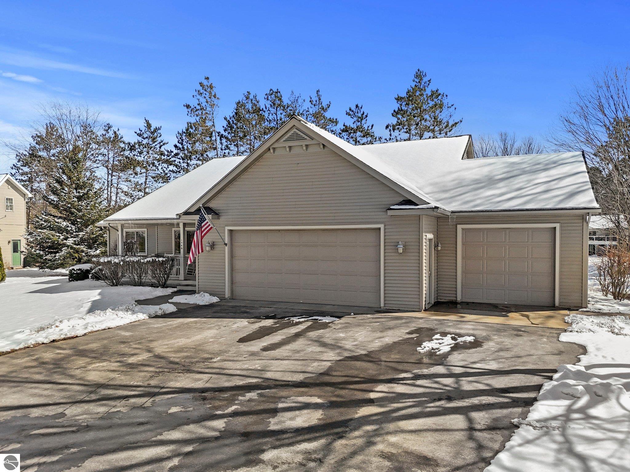 1546 Nightingale Lane