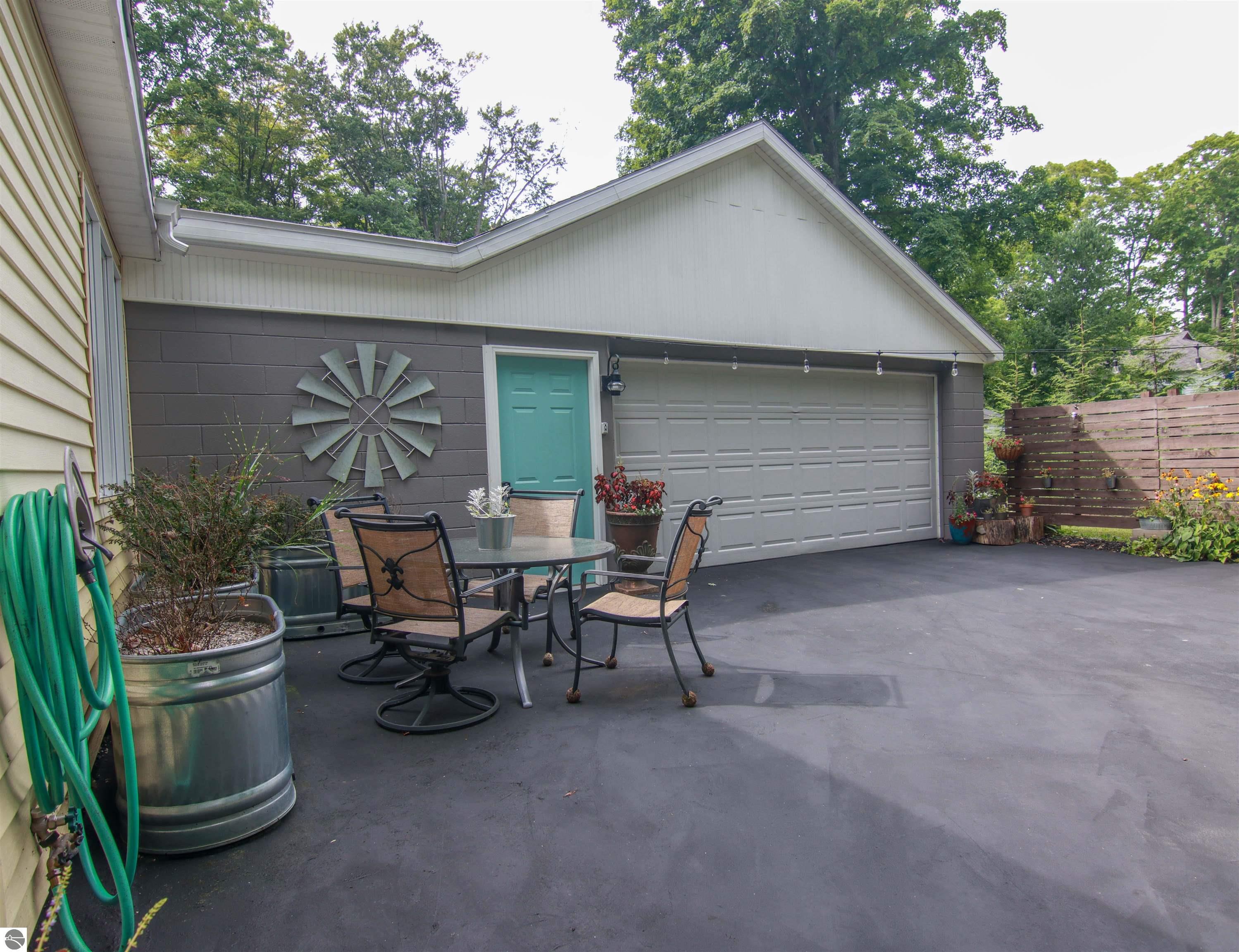 4760 Outer Drive