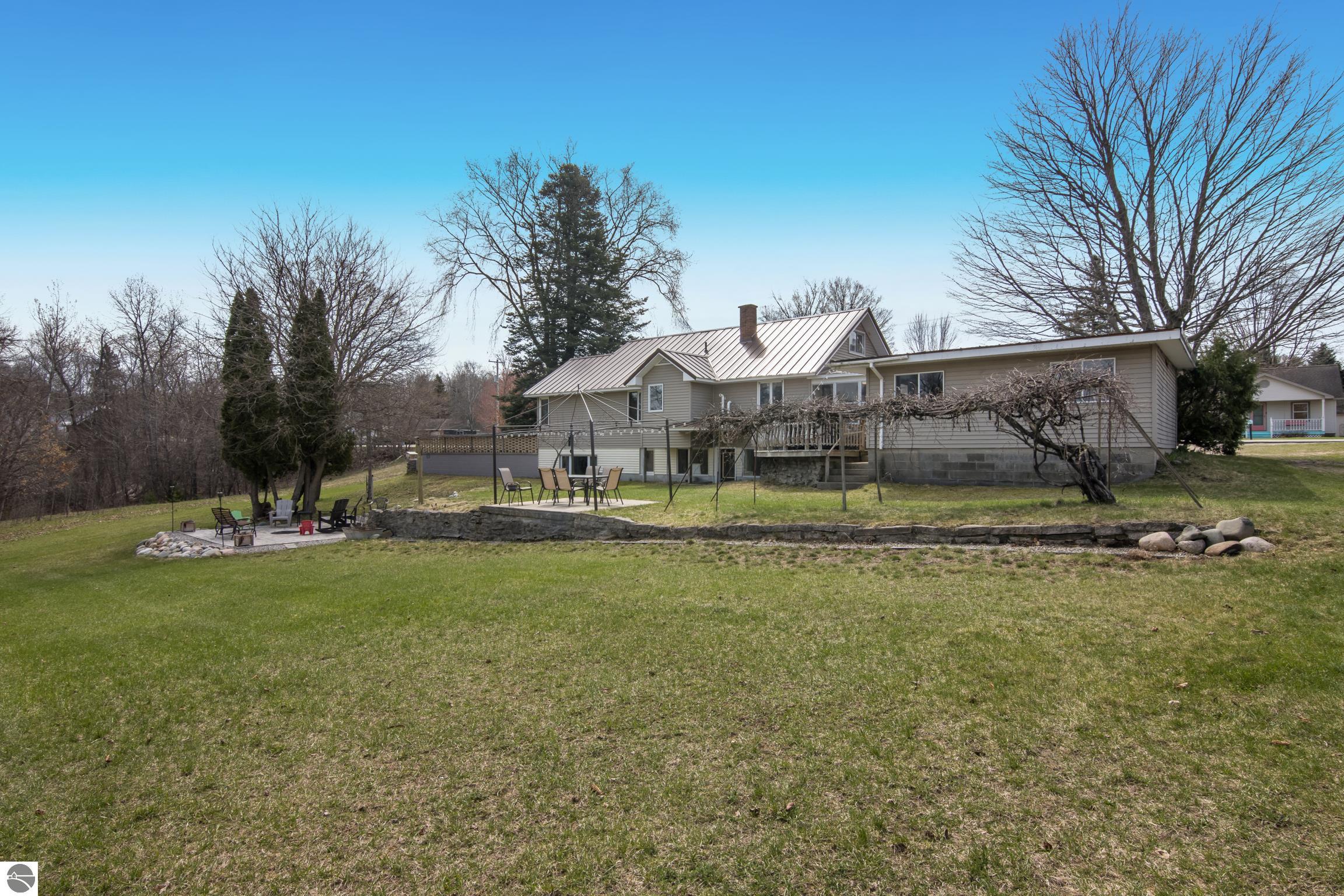 306 Fenton Street