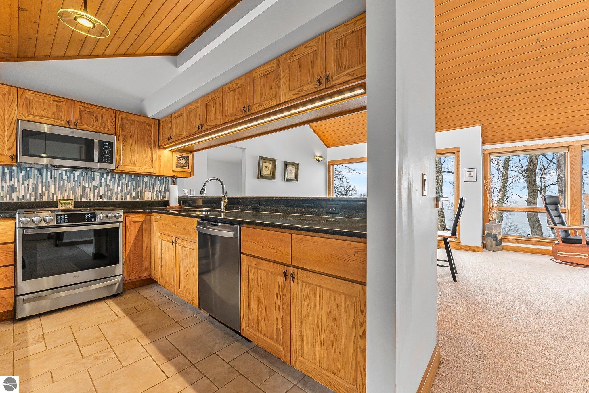 12531 N Island View Drive