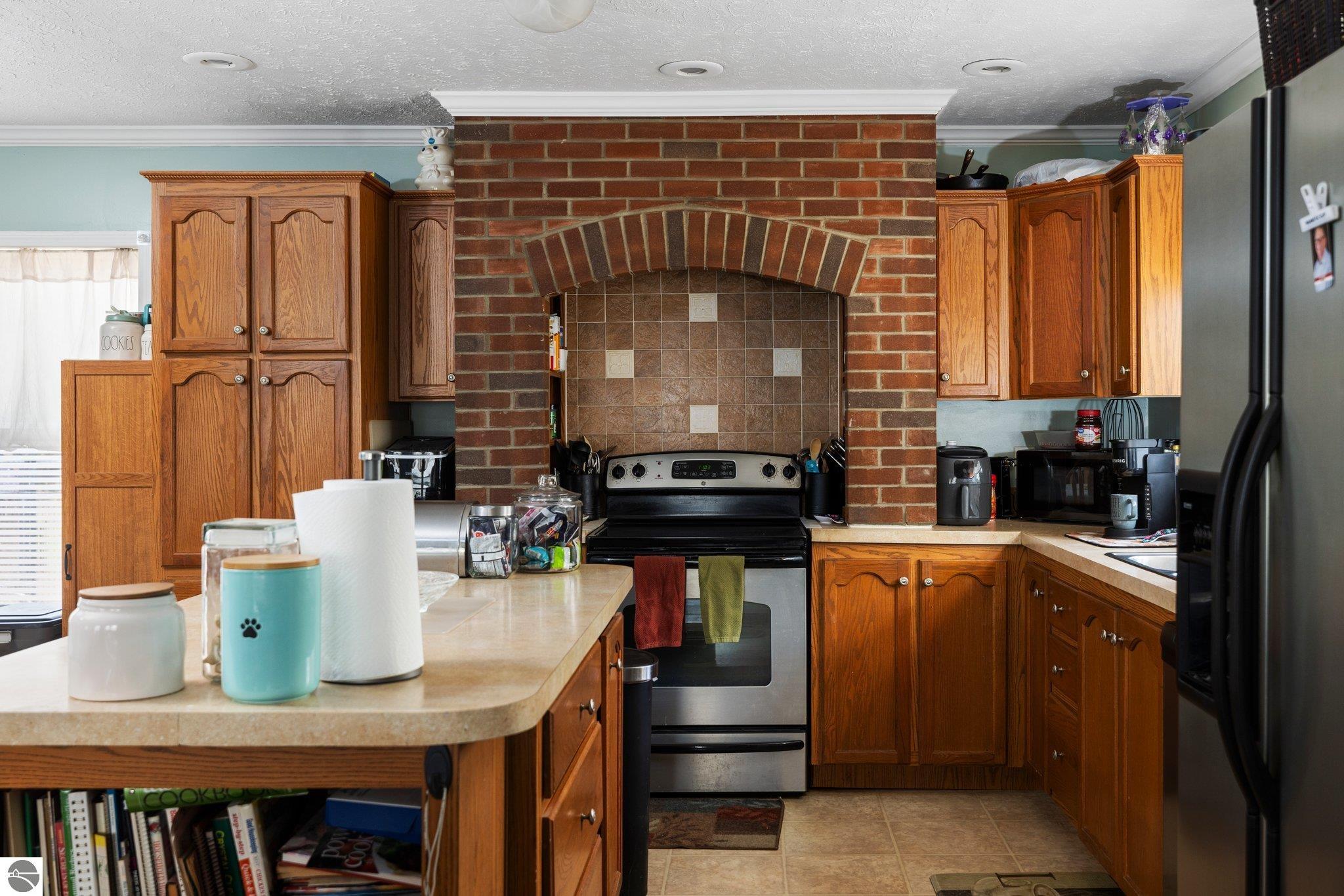 898 Leya Lane