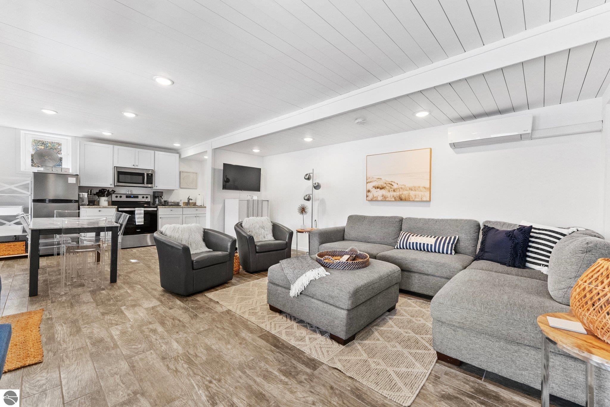 2442 Pinehurst Trail