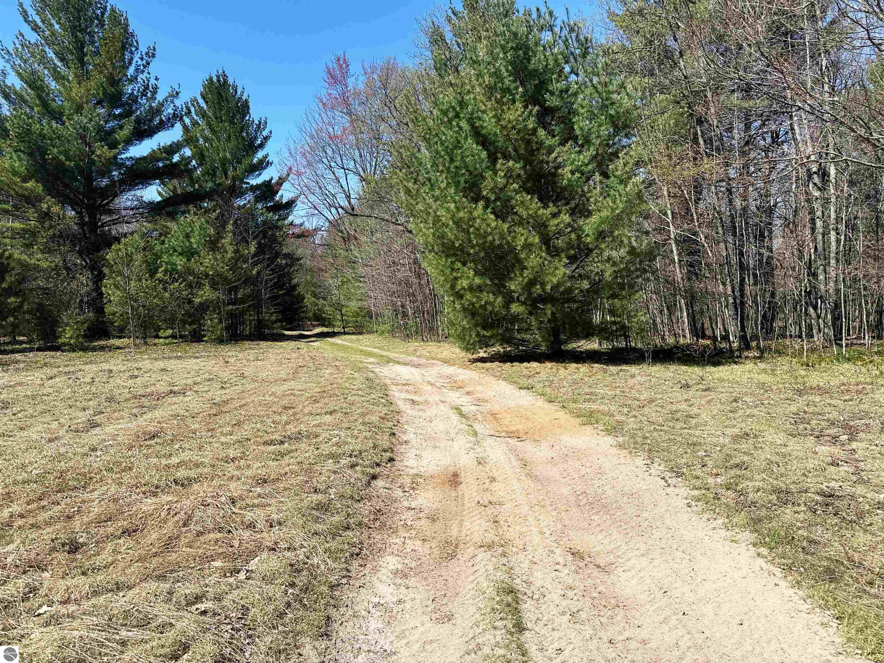 V/L SE Bobcat Trail