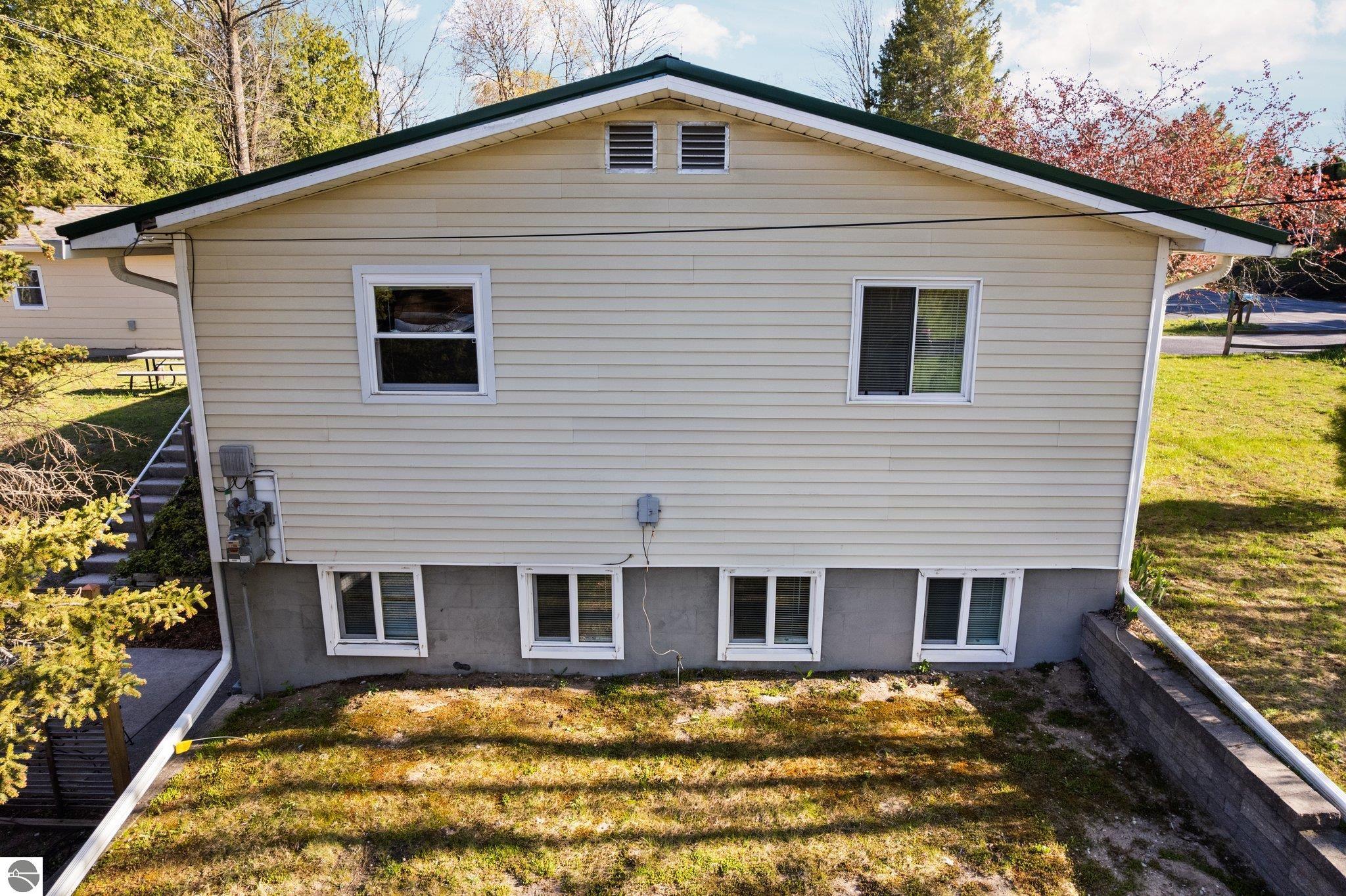 9869 E Cherry Bend Road