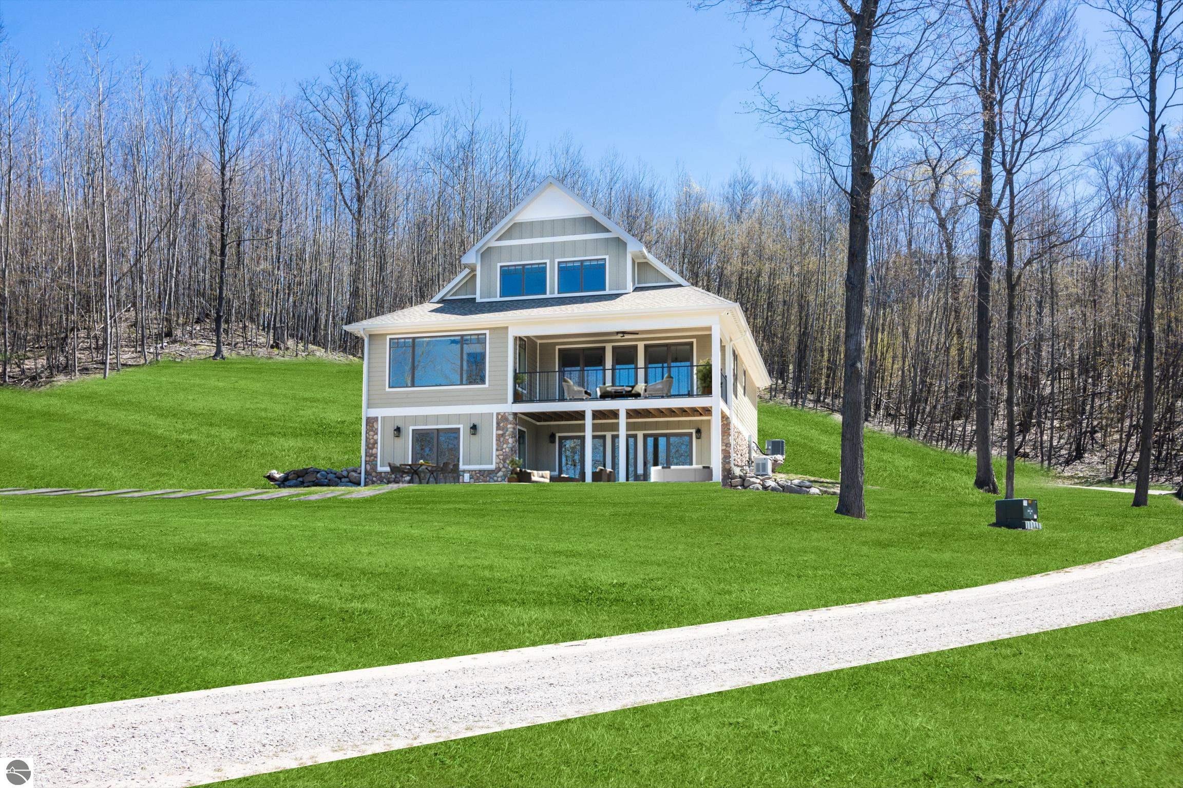 3046 E Greenwood Road